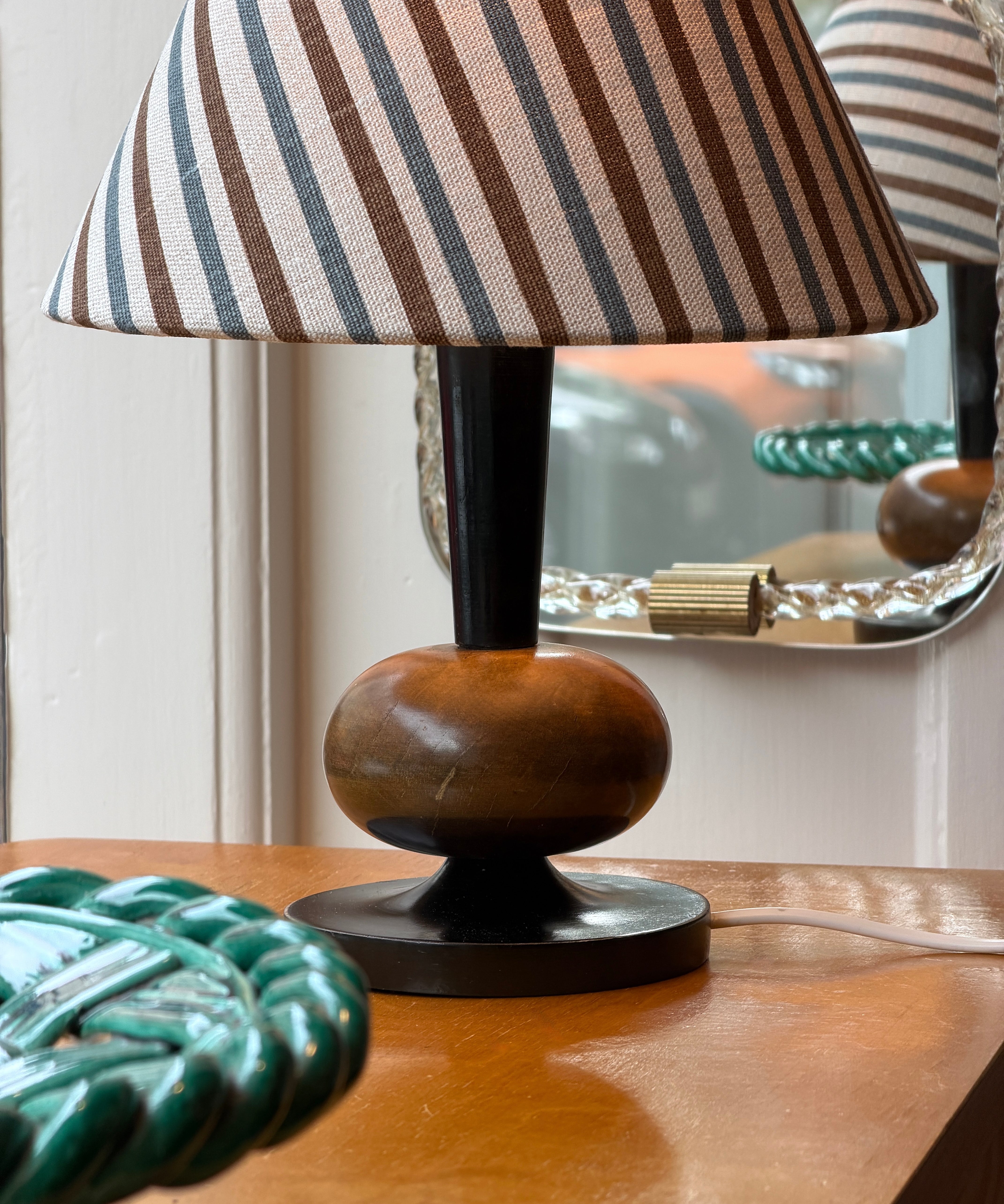 Swedish Vintage Art Deco wooden table lamp (incl. lampshade)