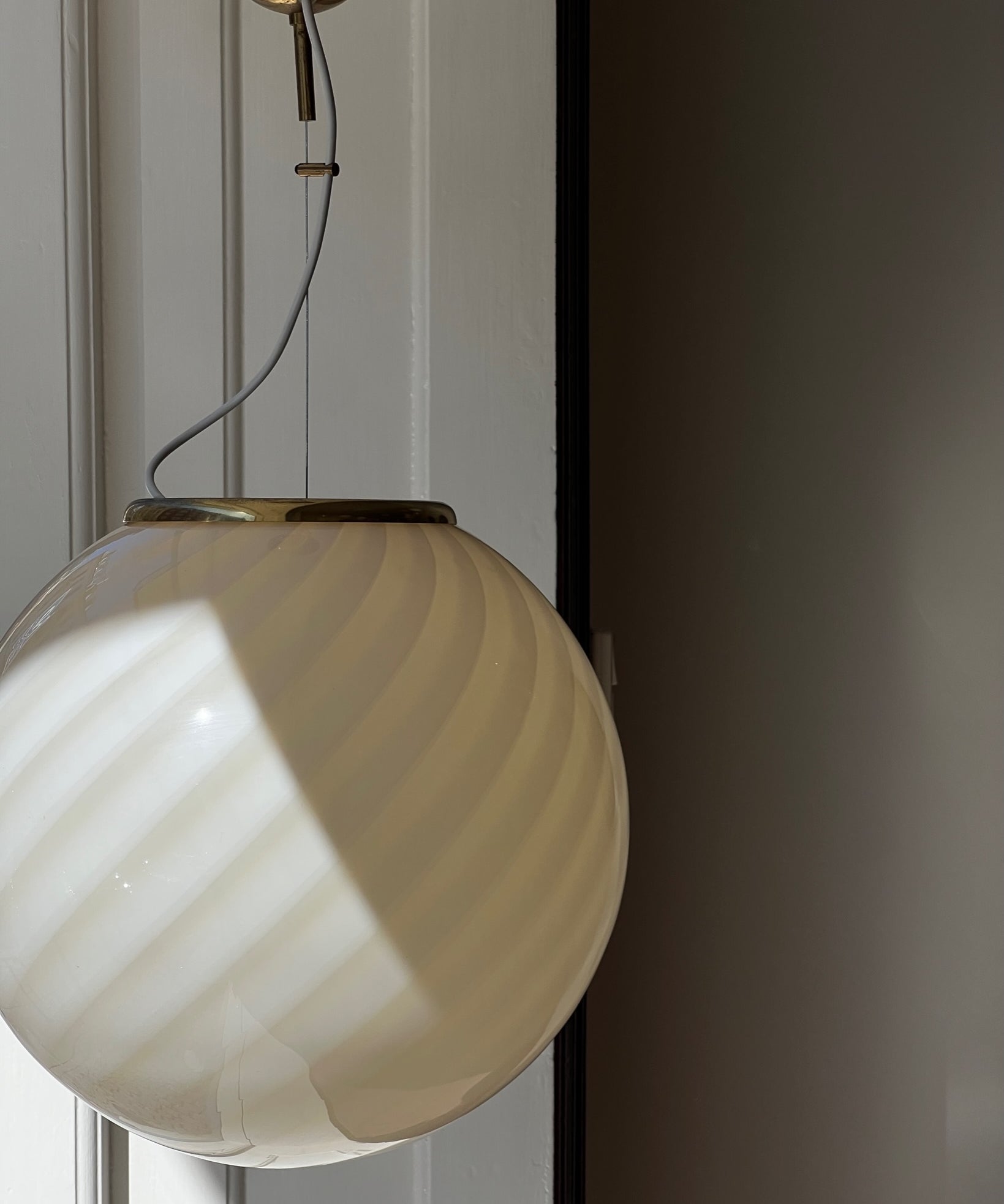 Vintage light yellow/cream swirl Murano ceiling lamp (D40)