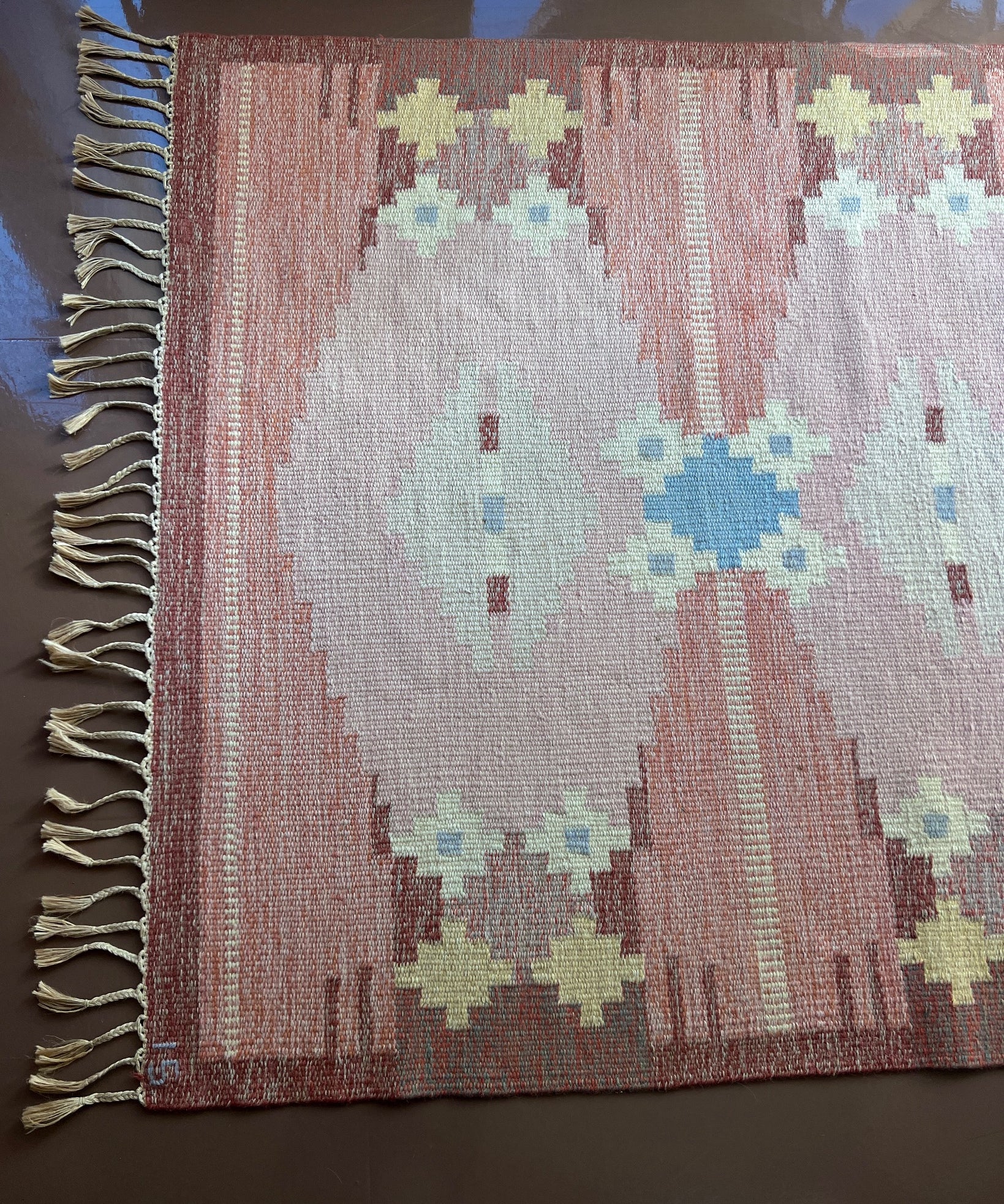 Vintage pink flat weave rug by Ingegerd Silow (IS)