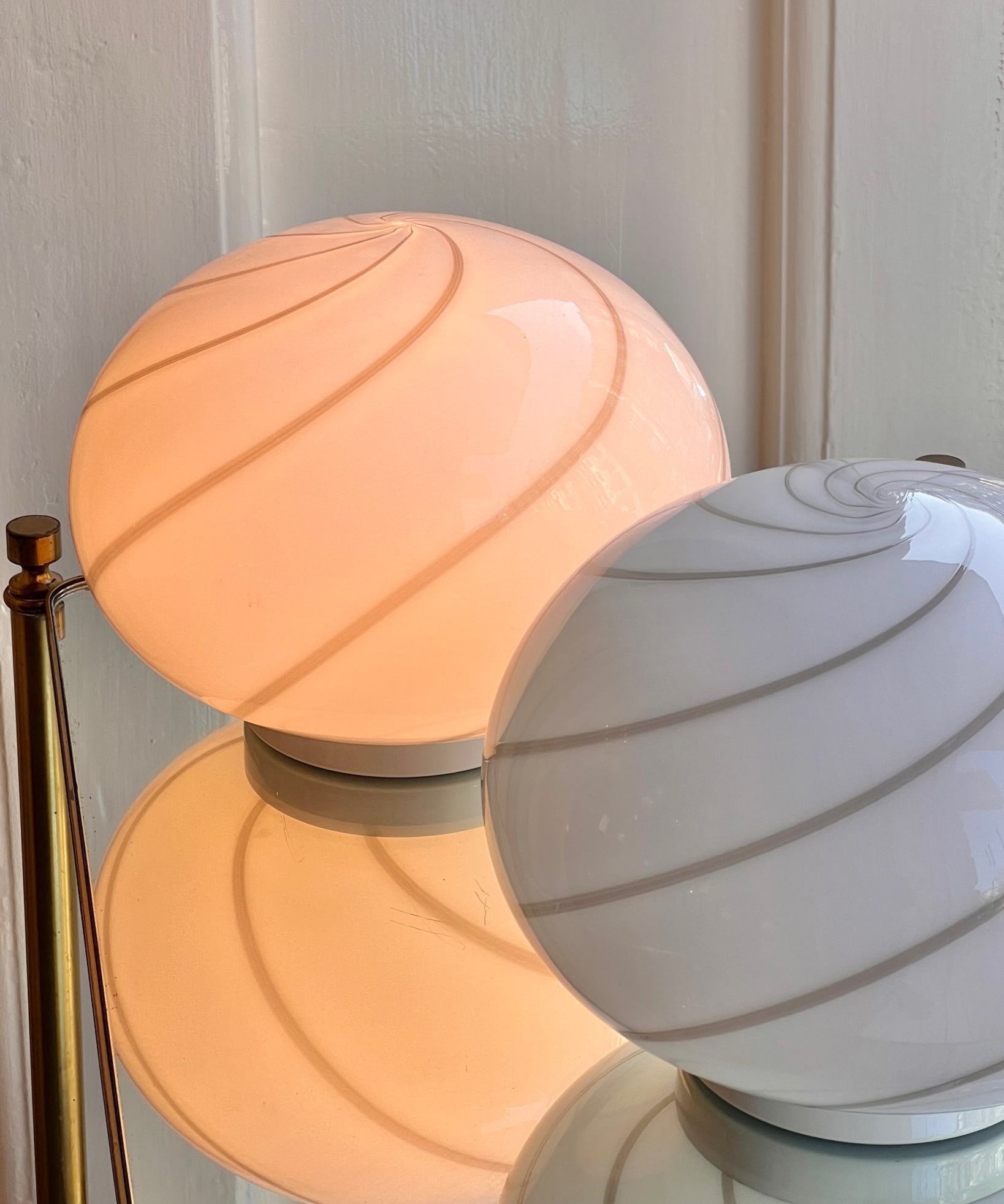 Vintage white round Murano table lamp