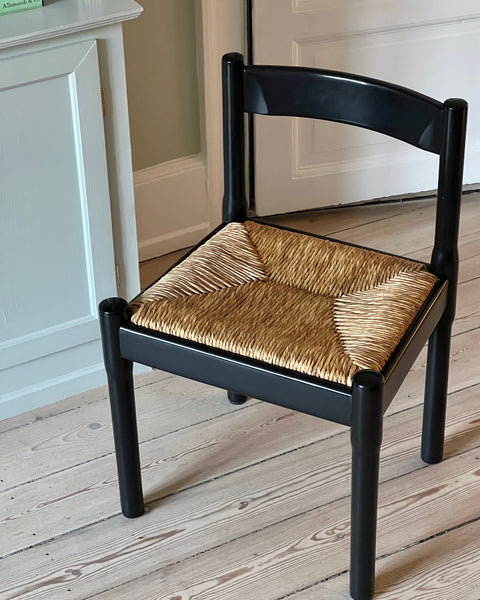 Carimate chair by Vico Magistretti (Glossy black)