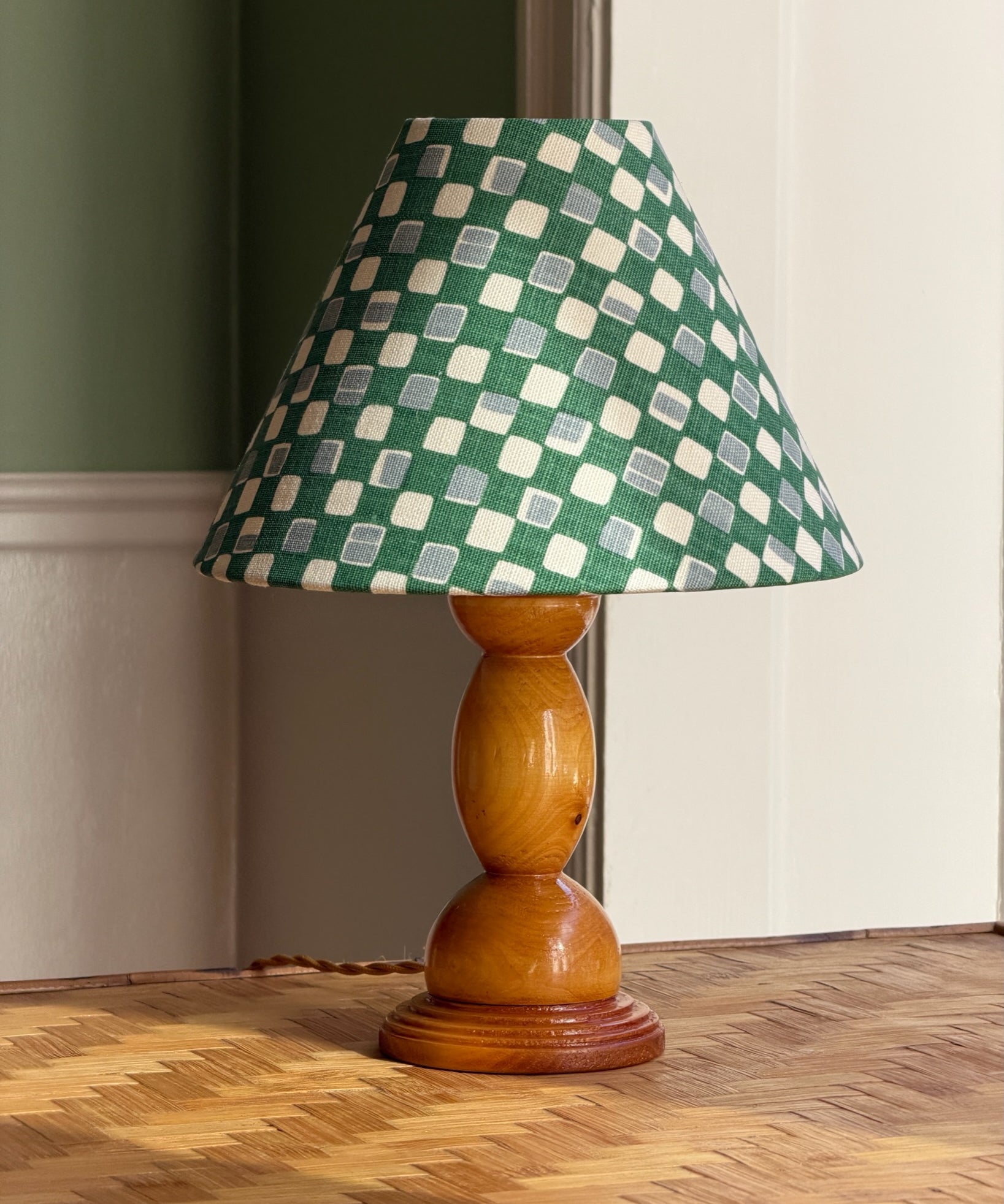 Vintage Art Deco wooden table lamp (incl. lampshade)