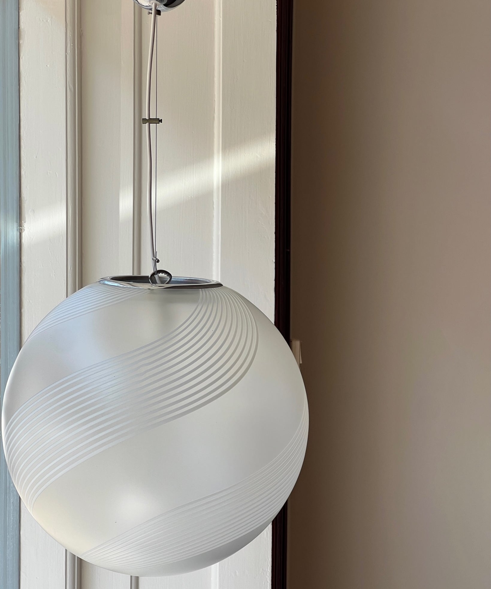 Vintage white / blured swirl Murano ceiling lamp (D45)