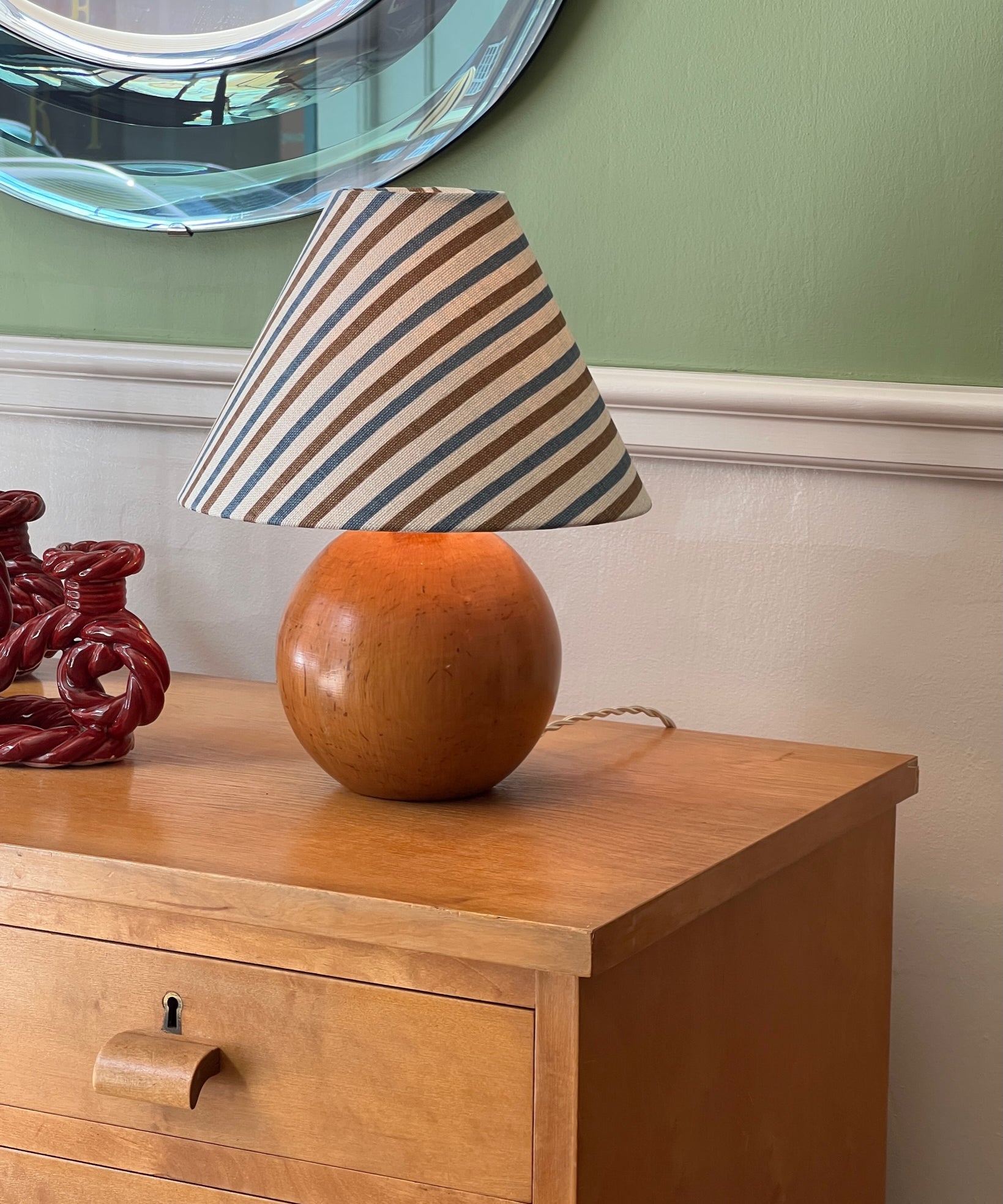 Vintage large round wooden table lamp (incl. lampshade)