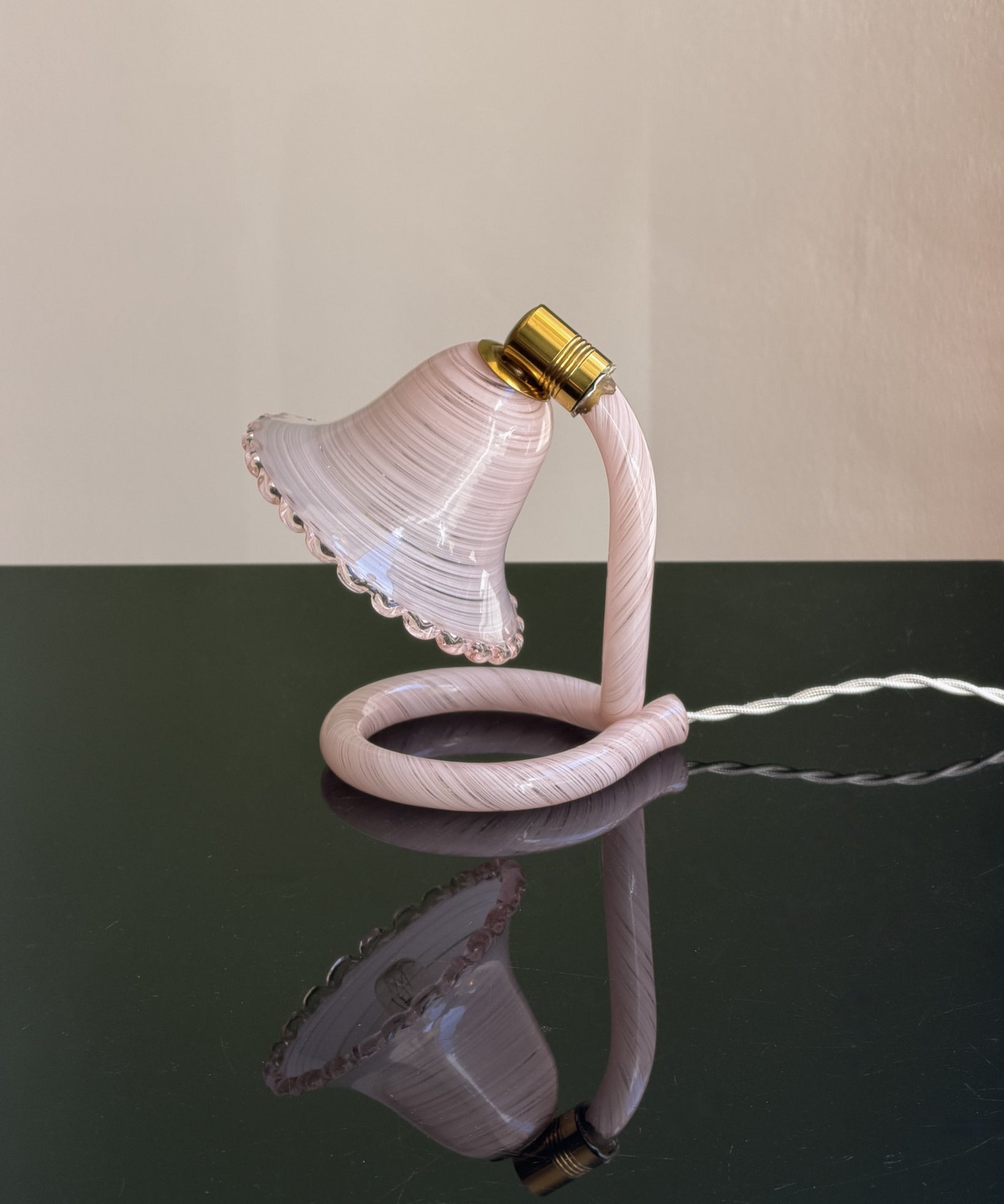 Vintage pink filigrana Murano table lamp