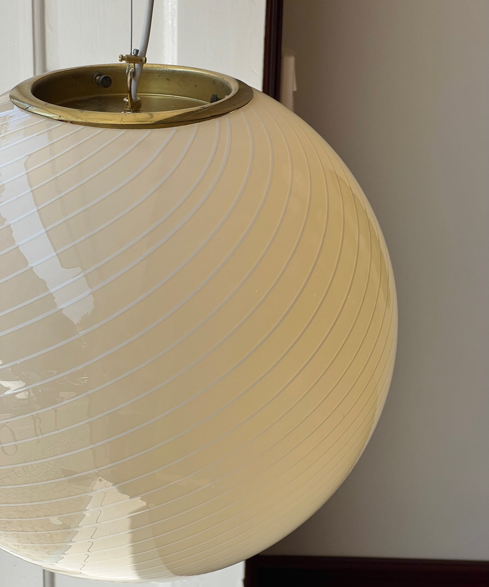 Vintage cream/white swirl Murano ceiling lamp (D42)
