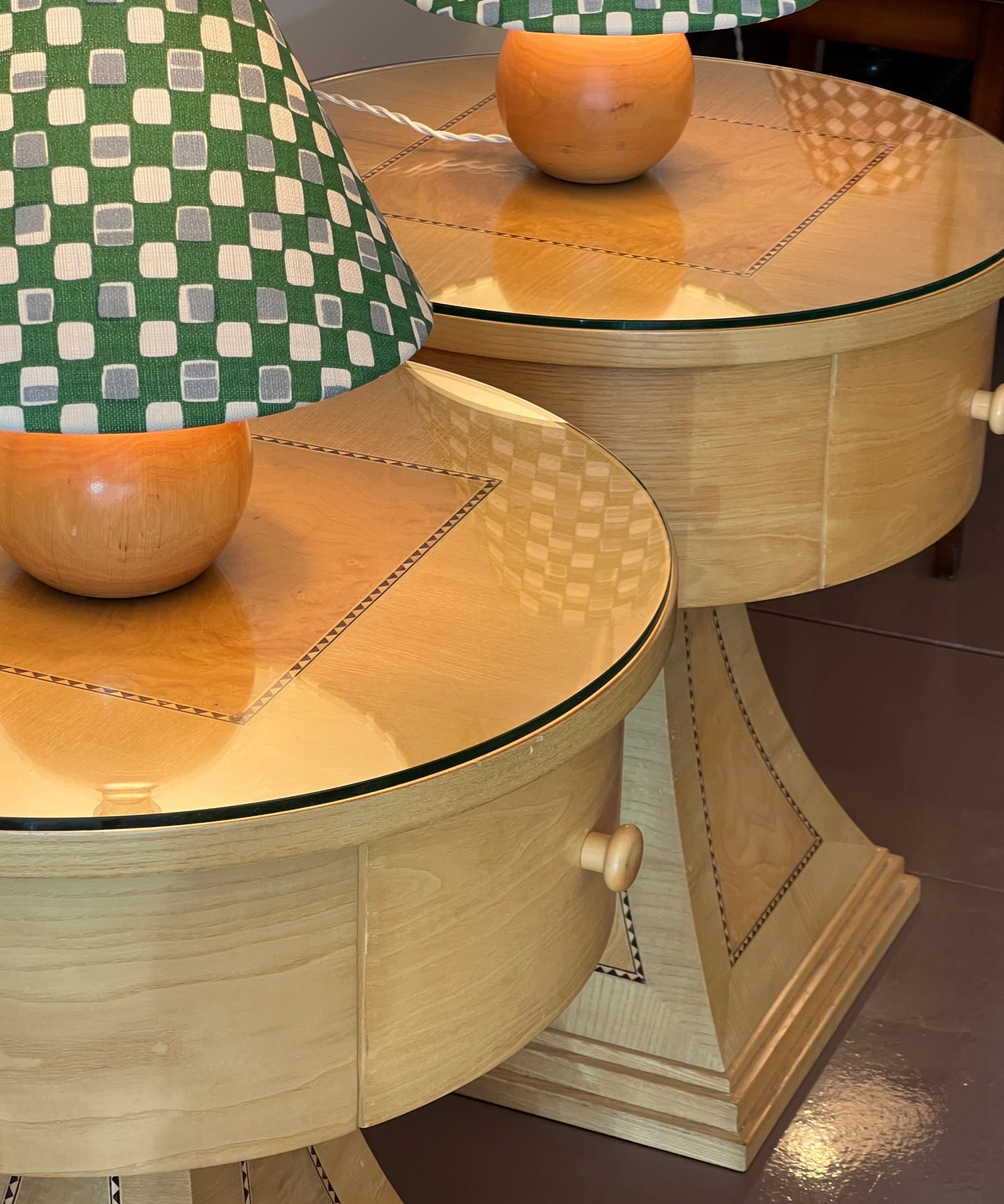 Vintage round wooden table lamp (incl. lampshade) (2 available)