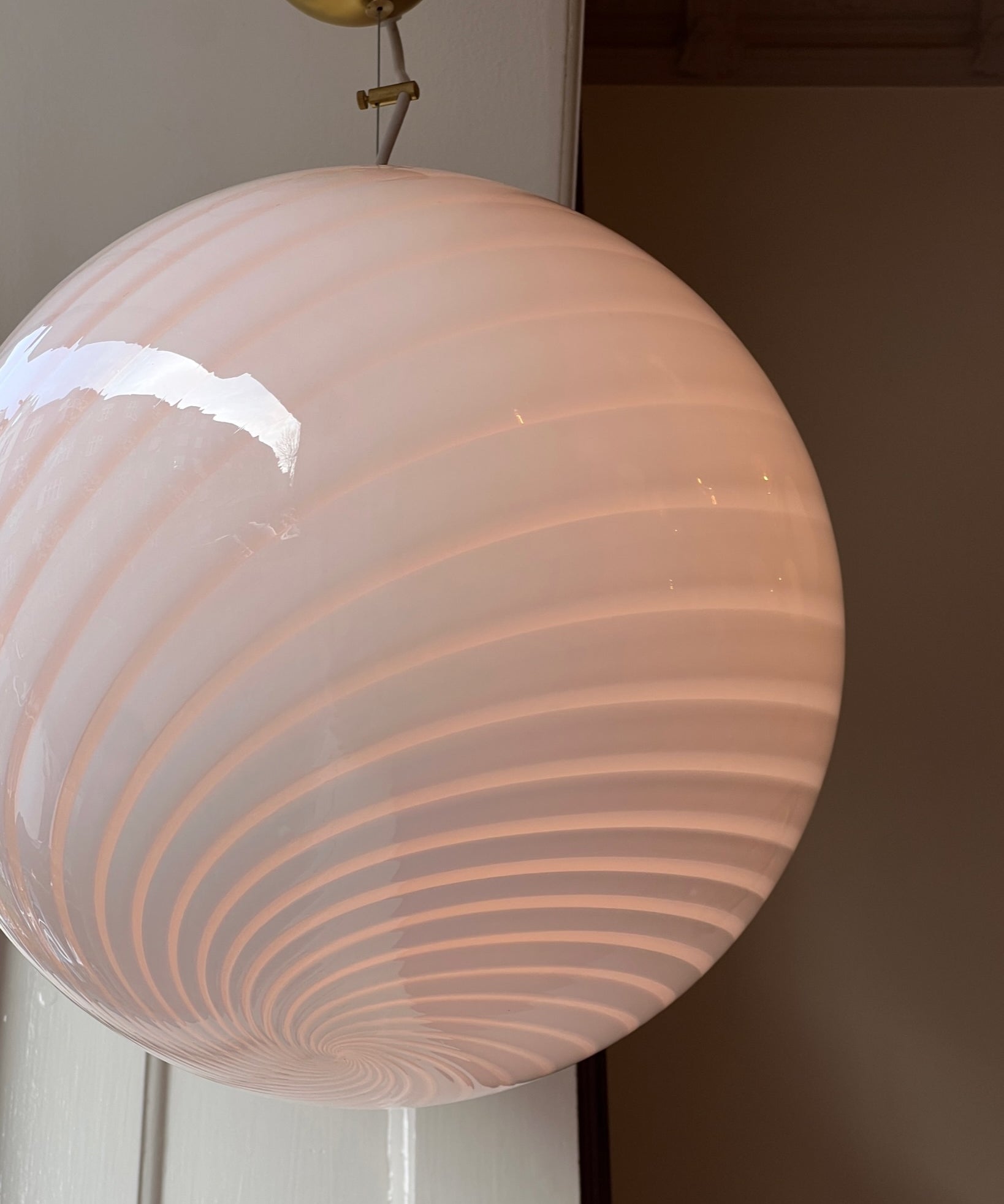 Vintage light pink swirl Murano ceiling lamp (D40)