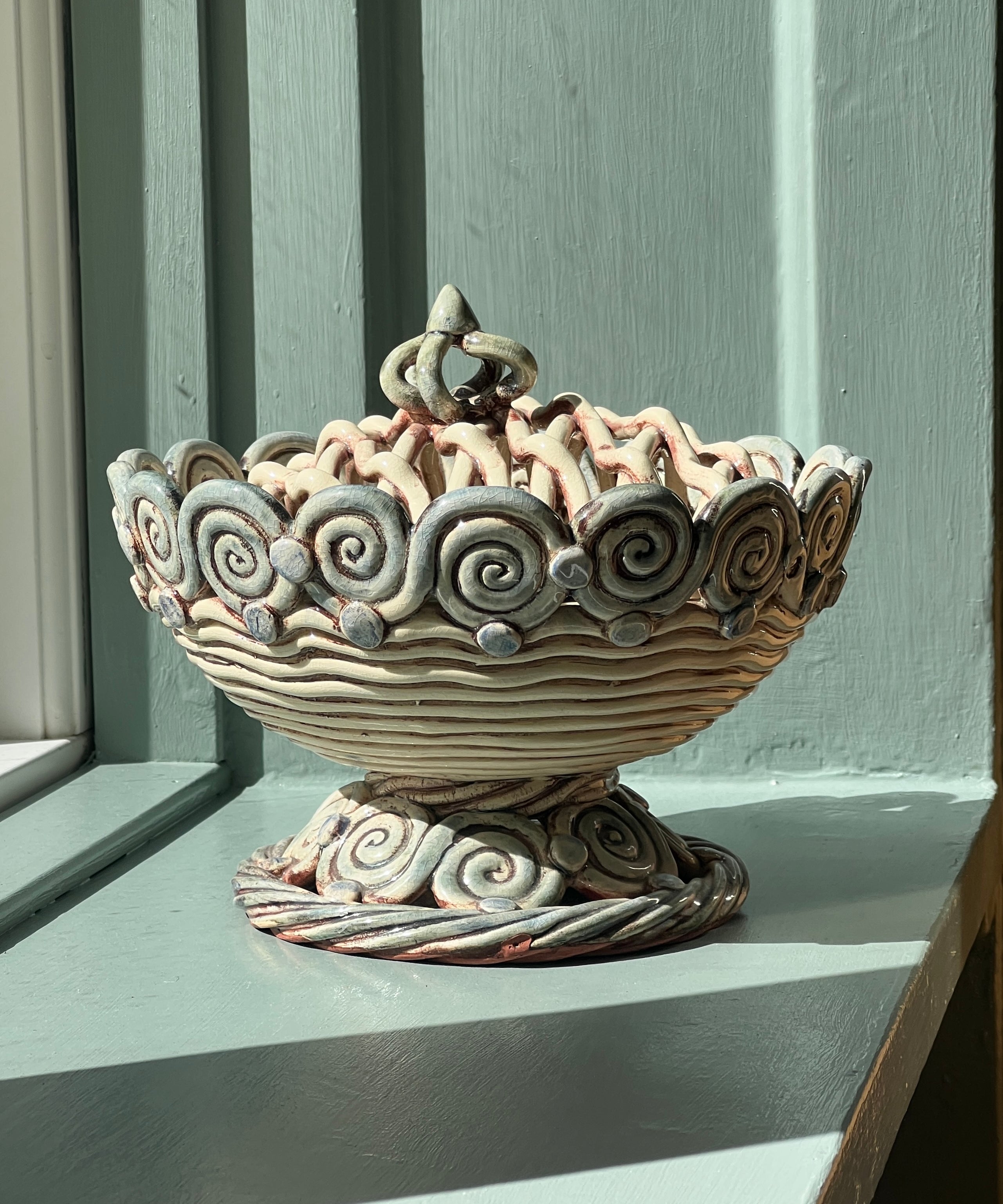 Vintage braided ceramic bonbonniere