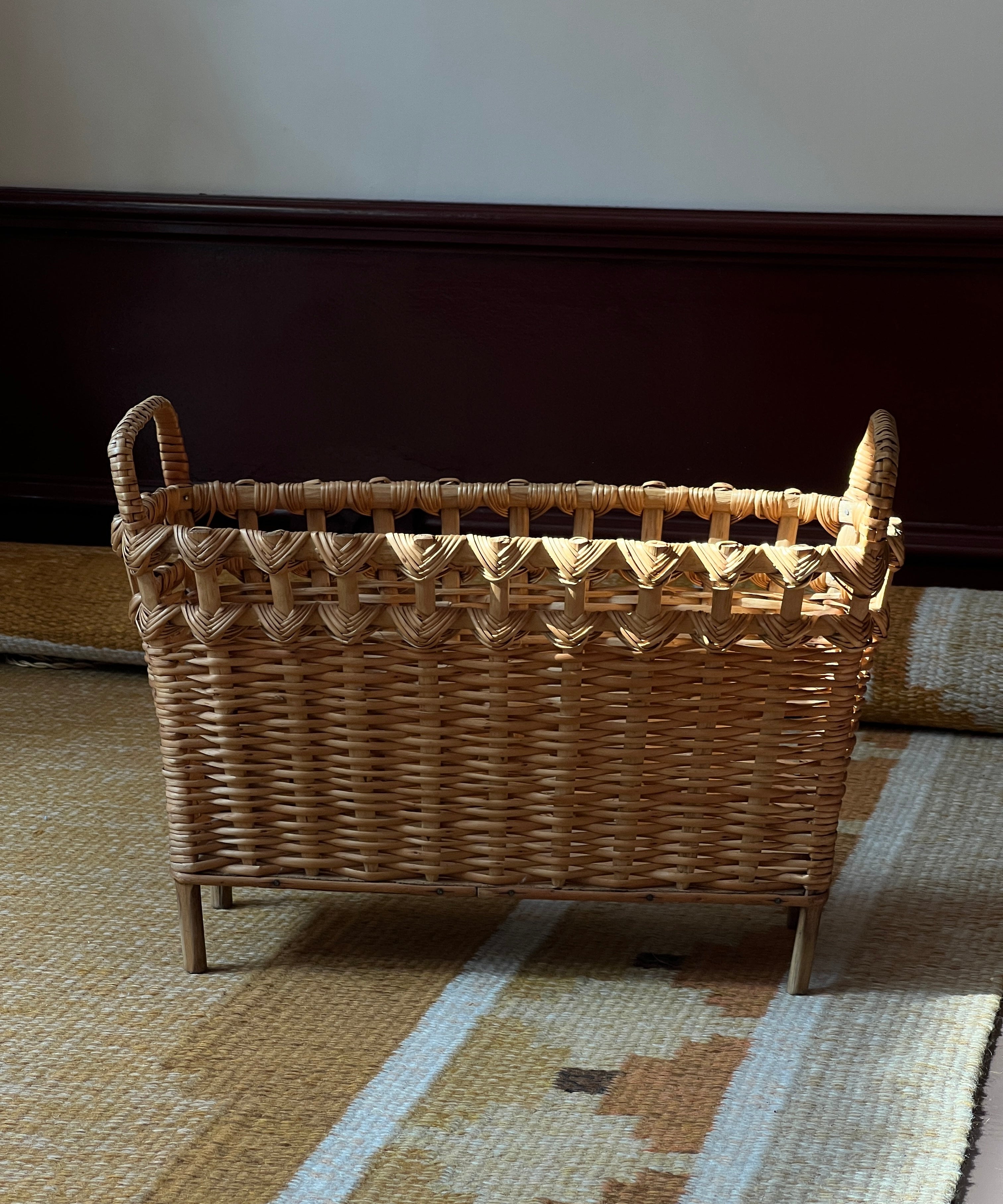 Vintage rattan stand