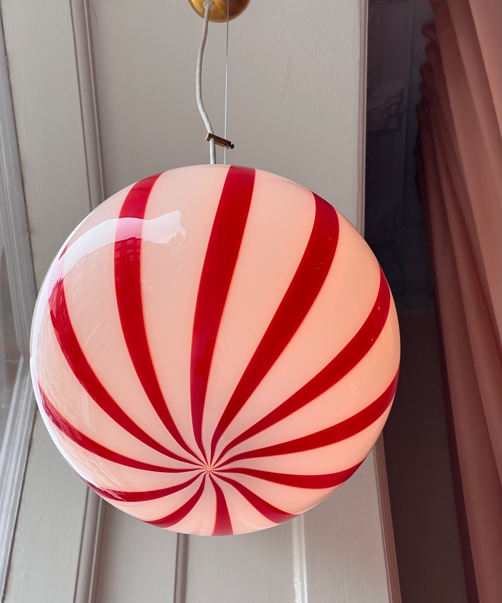 Candy ceiling lamp - Red vertical stripes (D30)