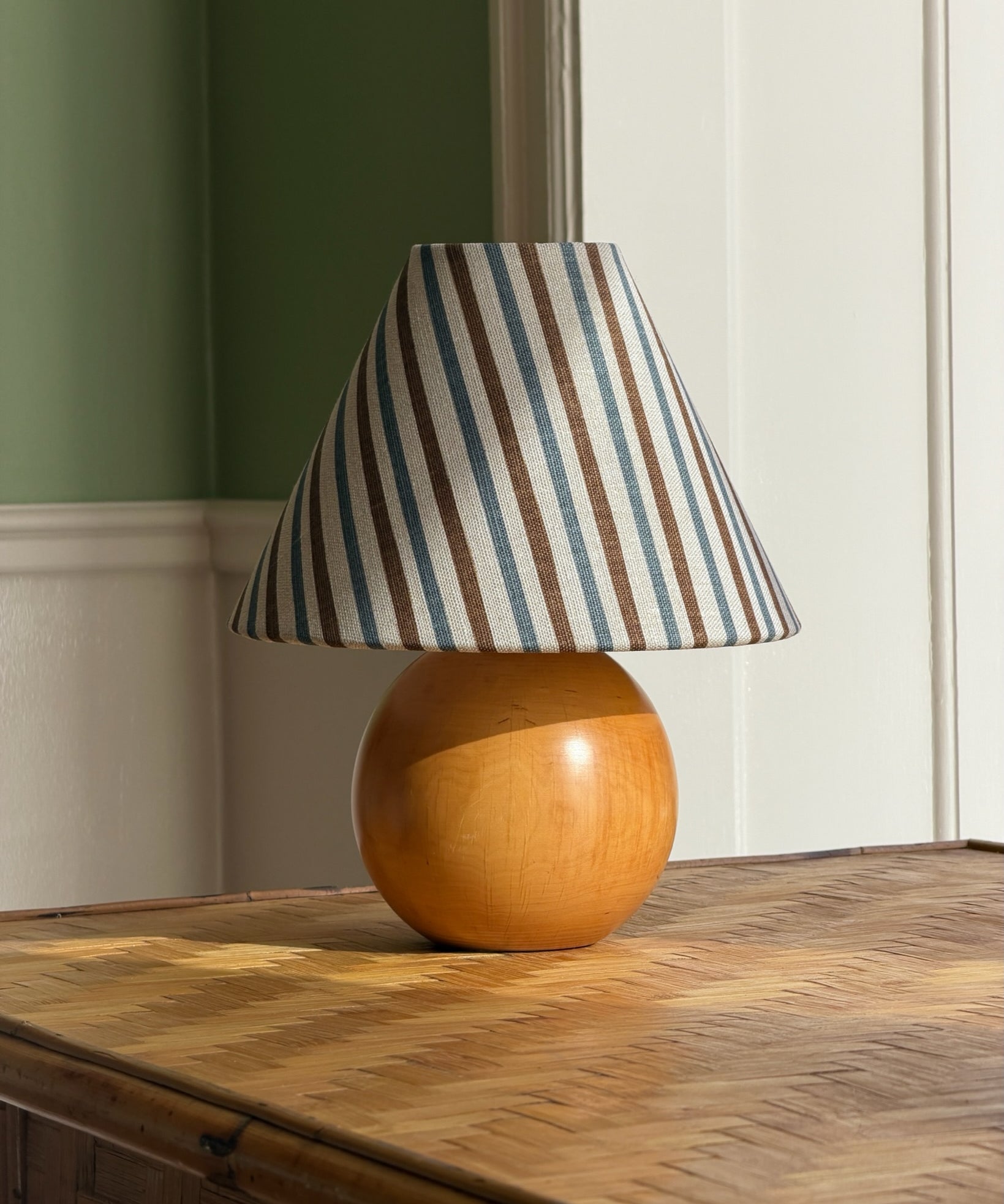Vintage wooden table lamp (incl. lampshade)