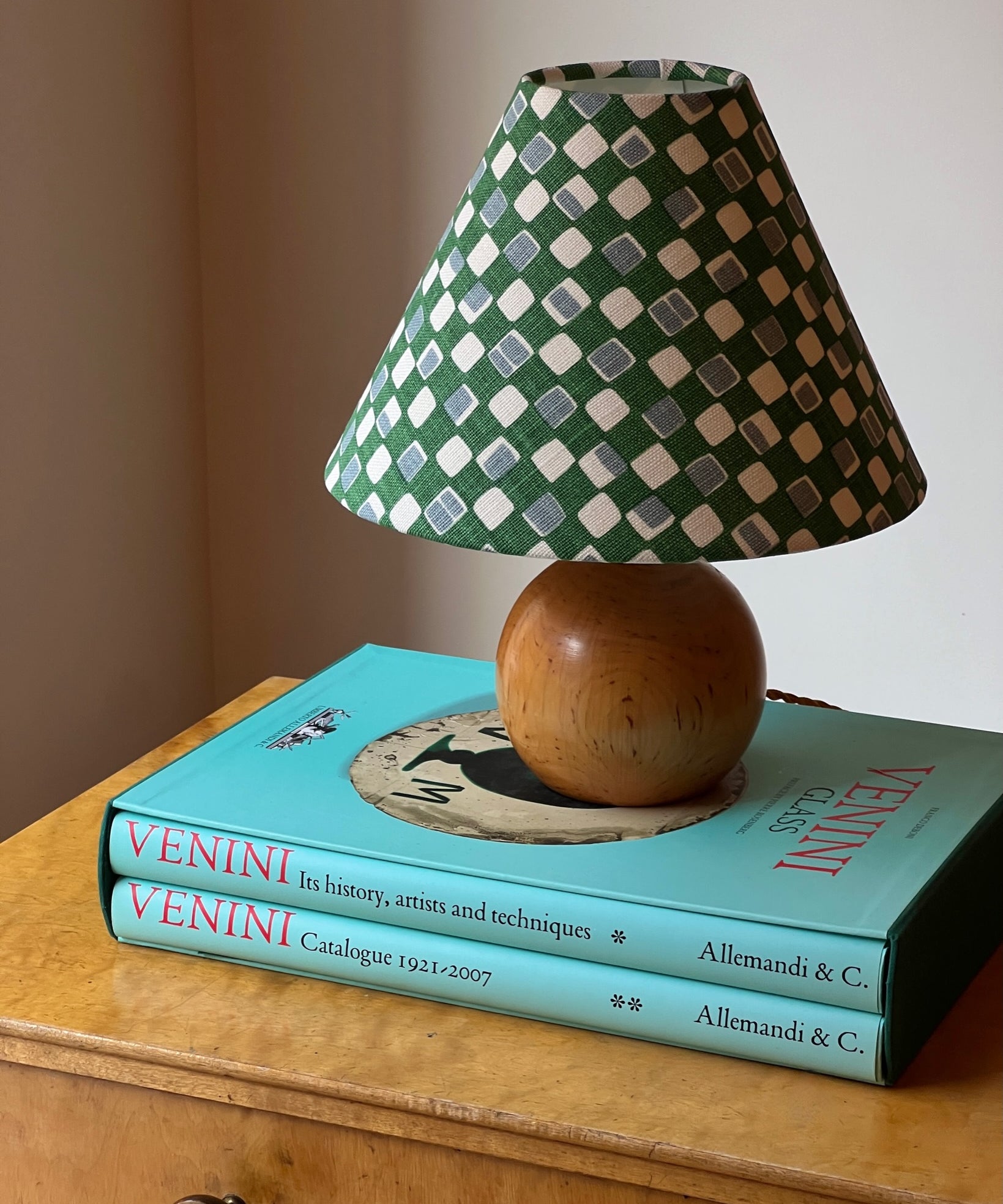 Vintage wooden table lamp (incl. lampshade)
