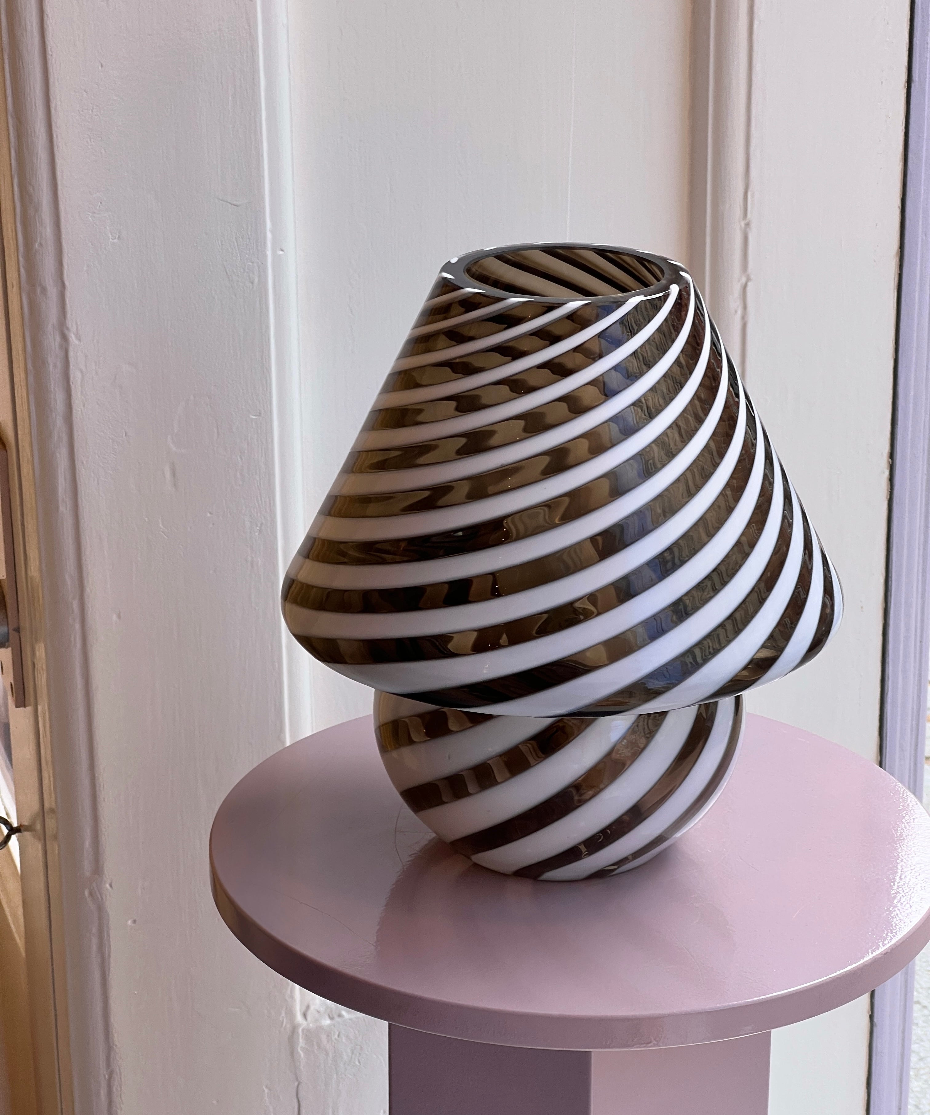 Mushroom table lamp - Black/white/transparent swirl