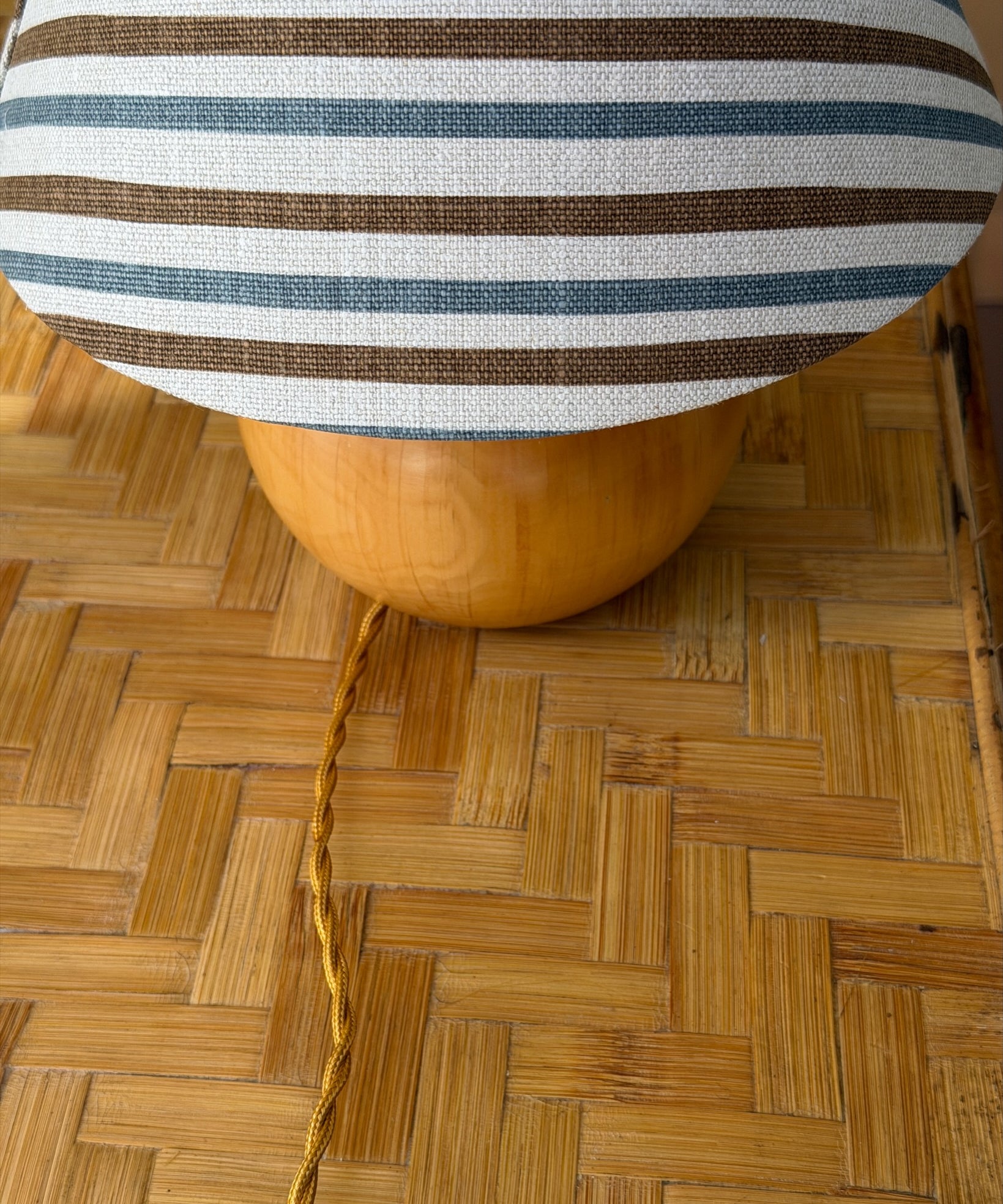 Vintage wooden table lamp (incl. lampshade)