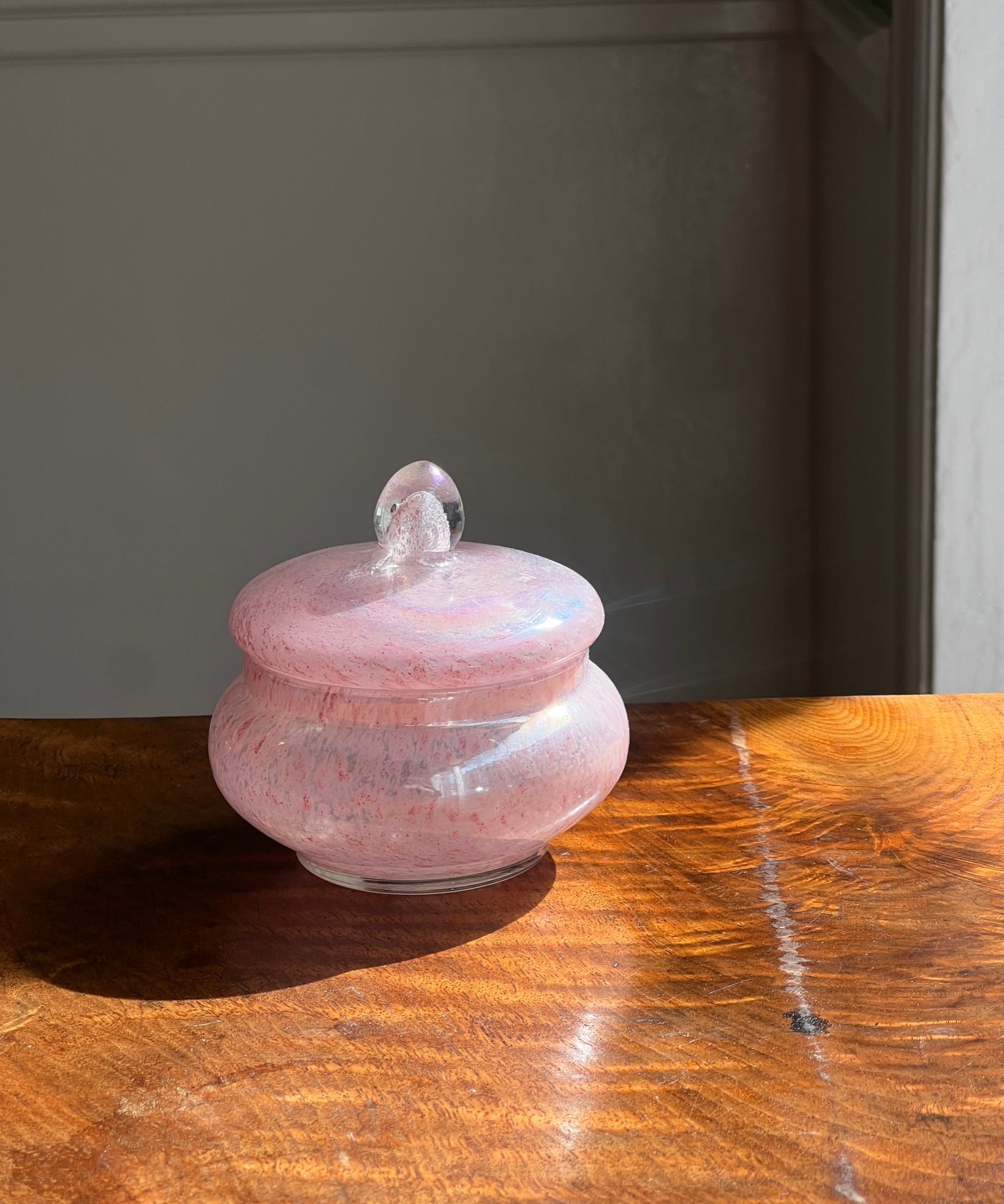 Vintage pink/iridescent Murano bonbonniere