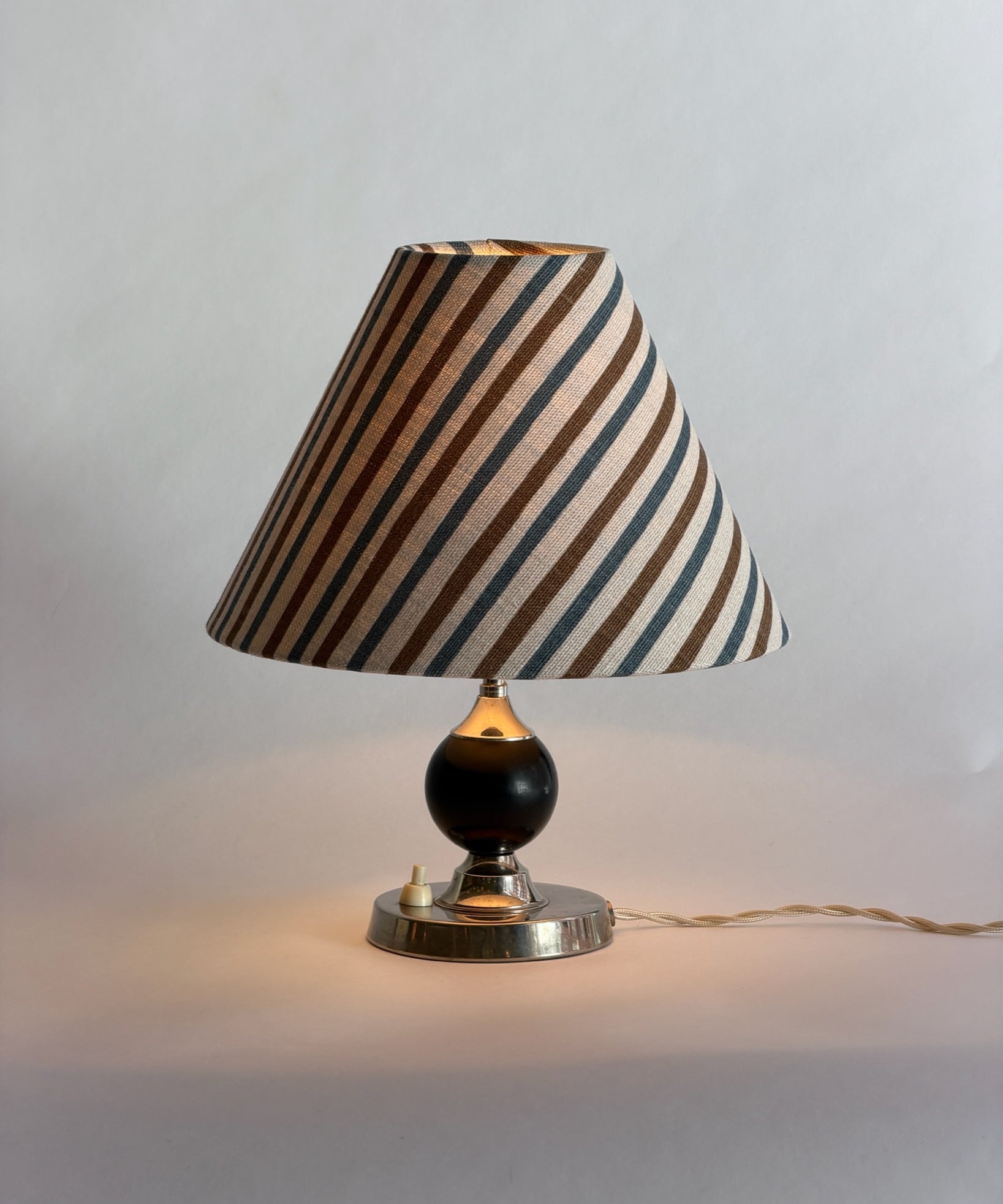 Swedish vintage Art Deco metal and wood table lamp (incl. lampshade)