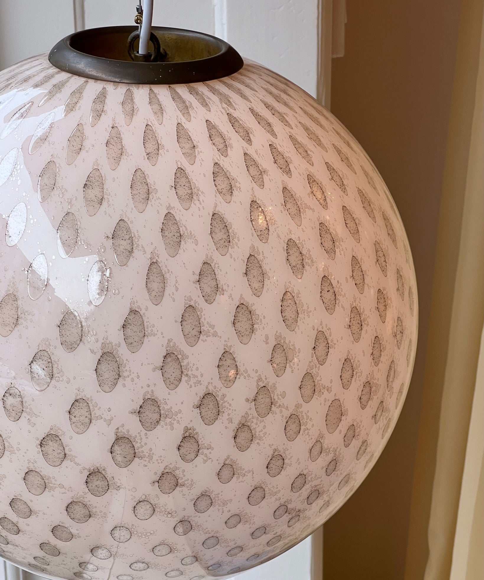 Vintage round white/black dotted Murano ceiling lamp (D40)