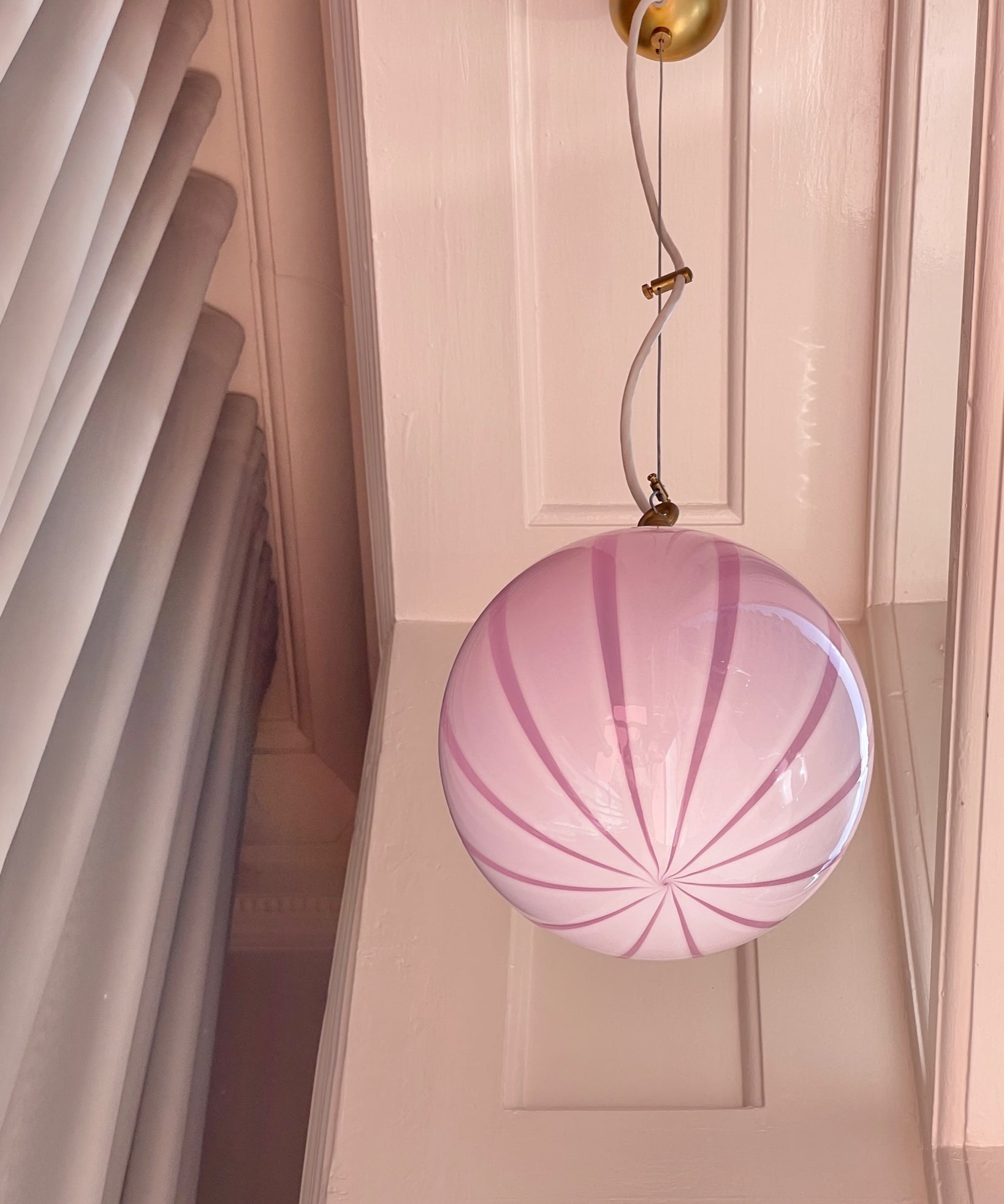 Ceiling lamp - Light pink vertical stripes (D20)