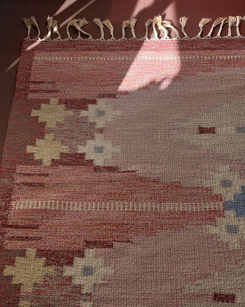 Vintage pink flat weave rug by Ingegerd Silow (IS)