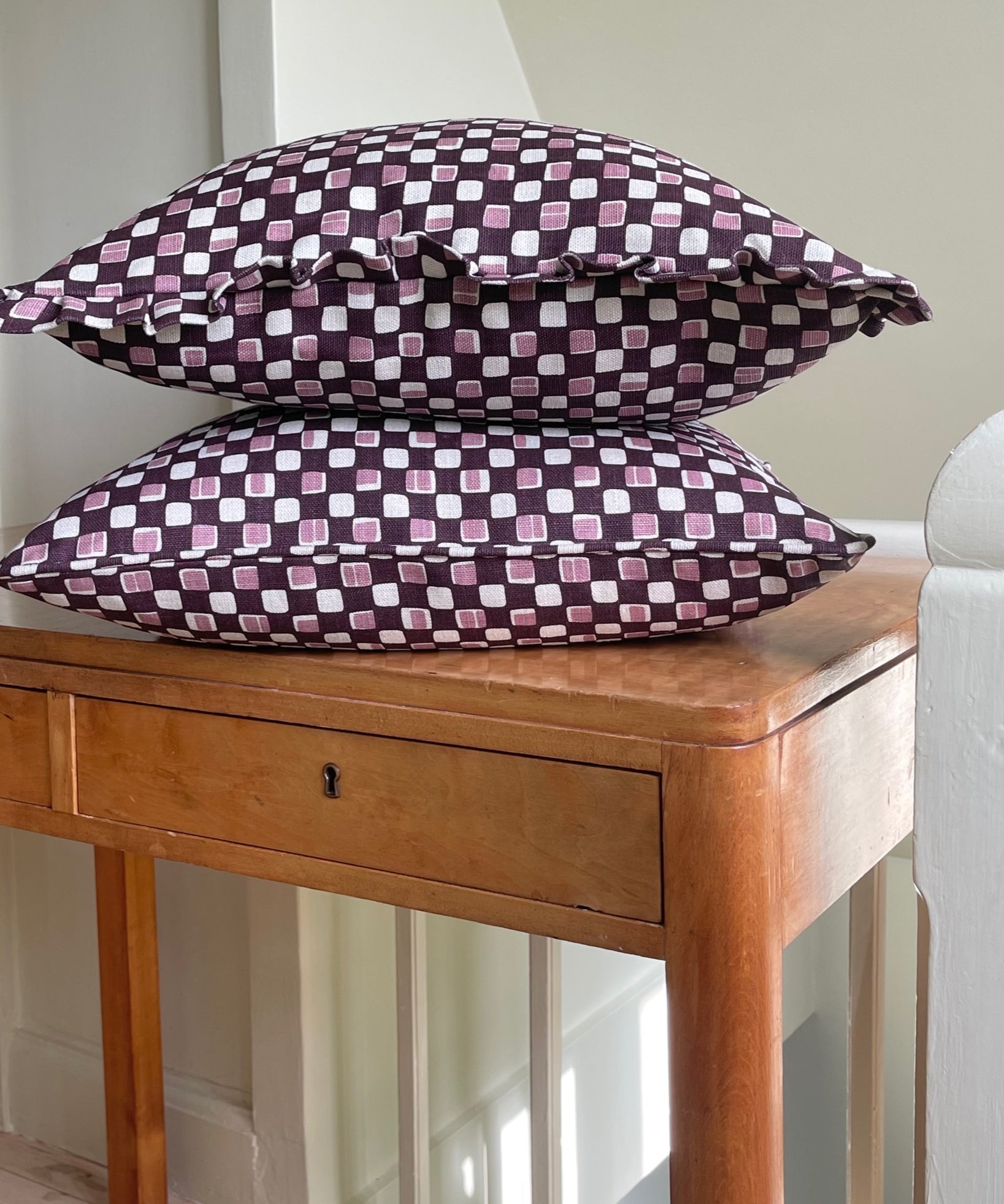 Faye ruffled cushion - Plum