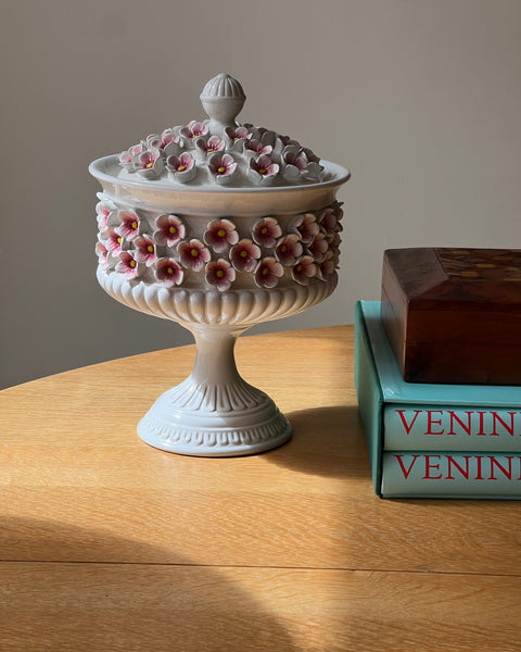 Ceramic pink flower bonbonniere