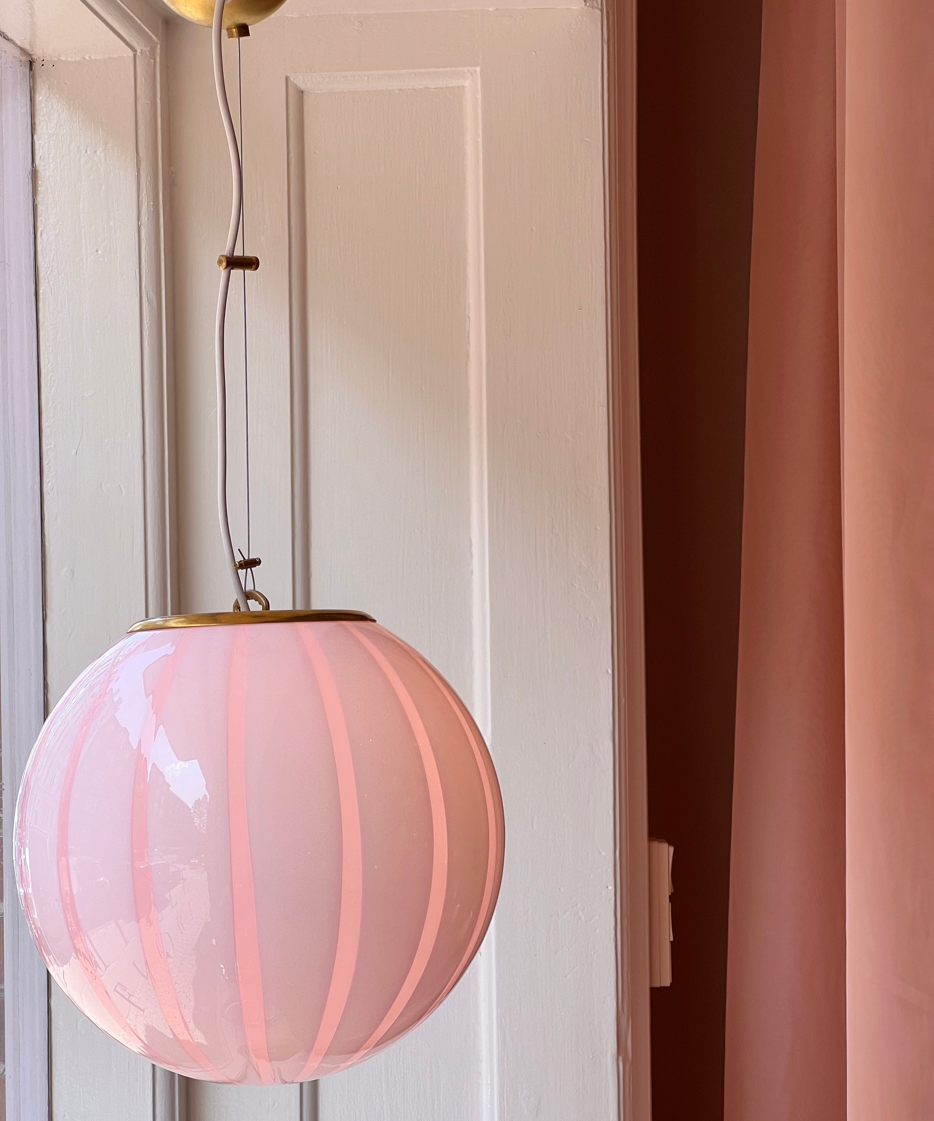 Ceiling lamp - Light pink vertical stripes (D30)