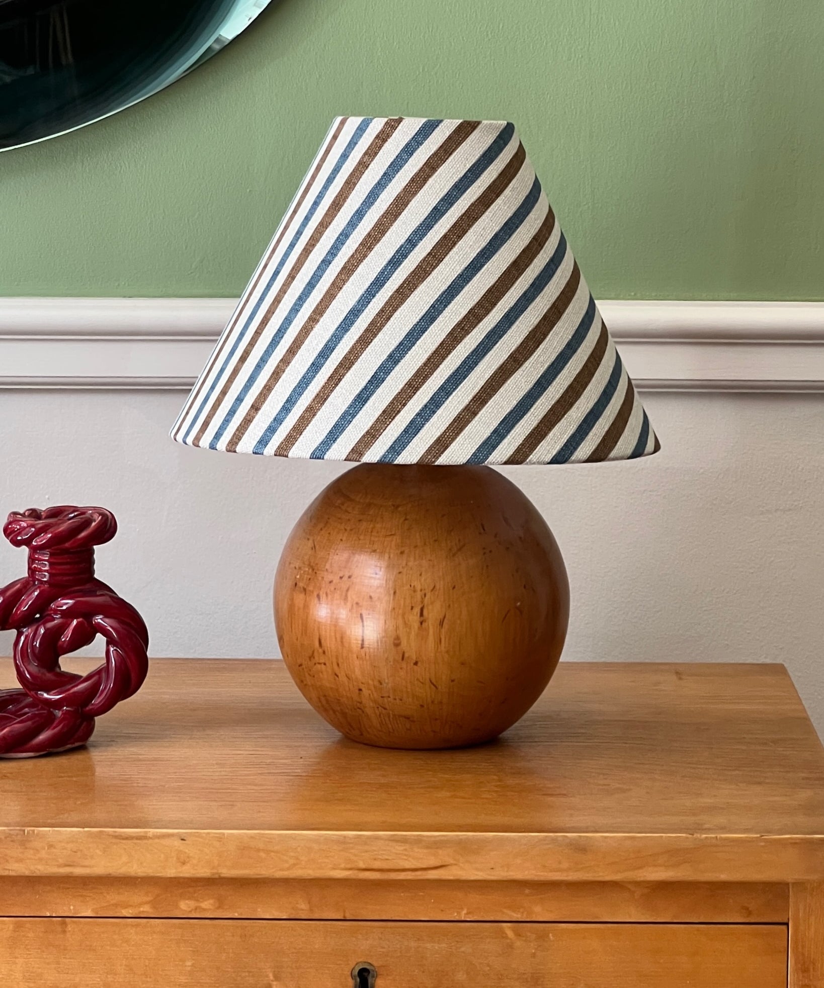 Vintage large round wooden table lamp (incl. lampshade)