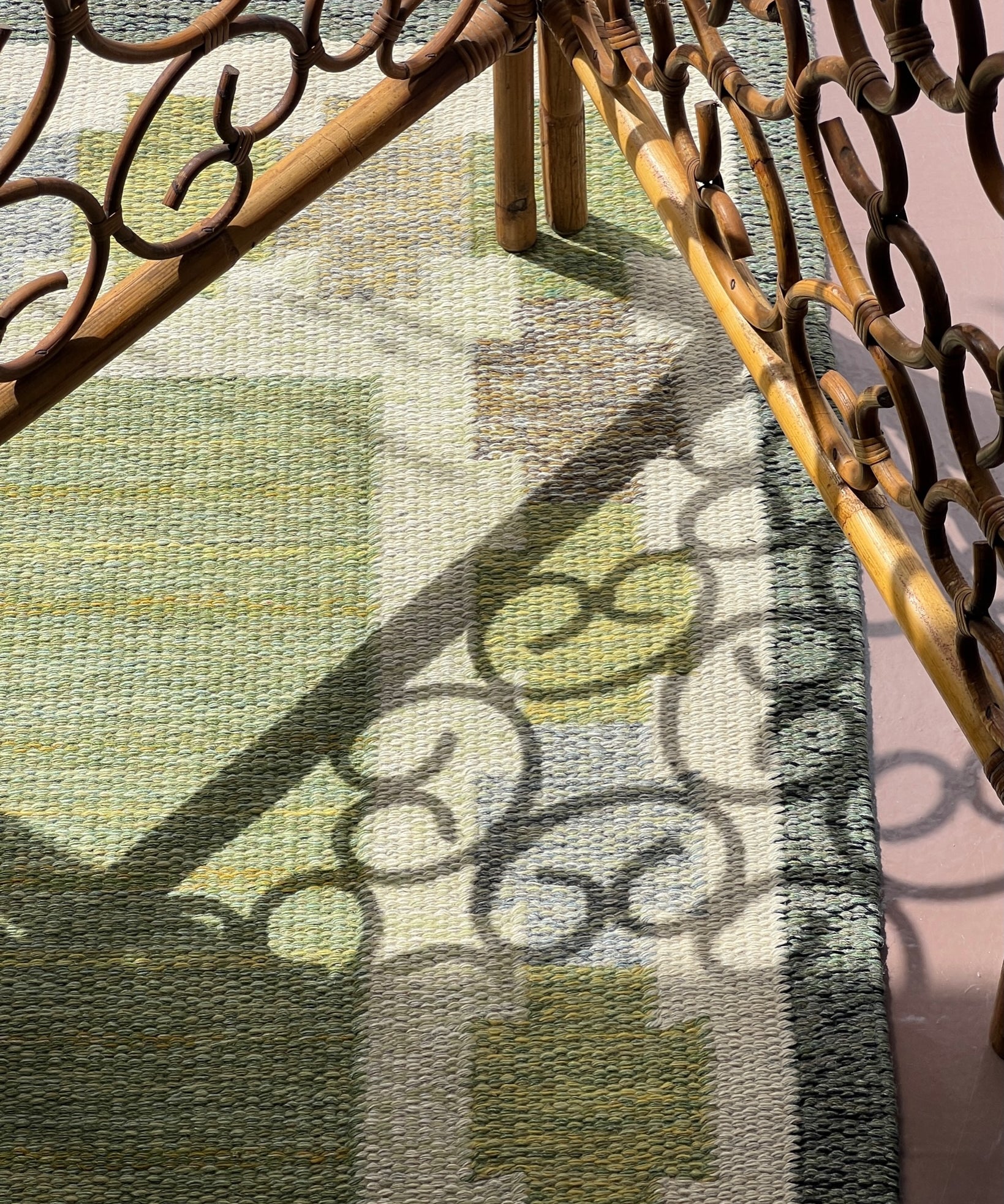 Vintage woven rattan room divider screen/paravant