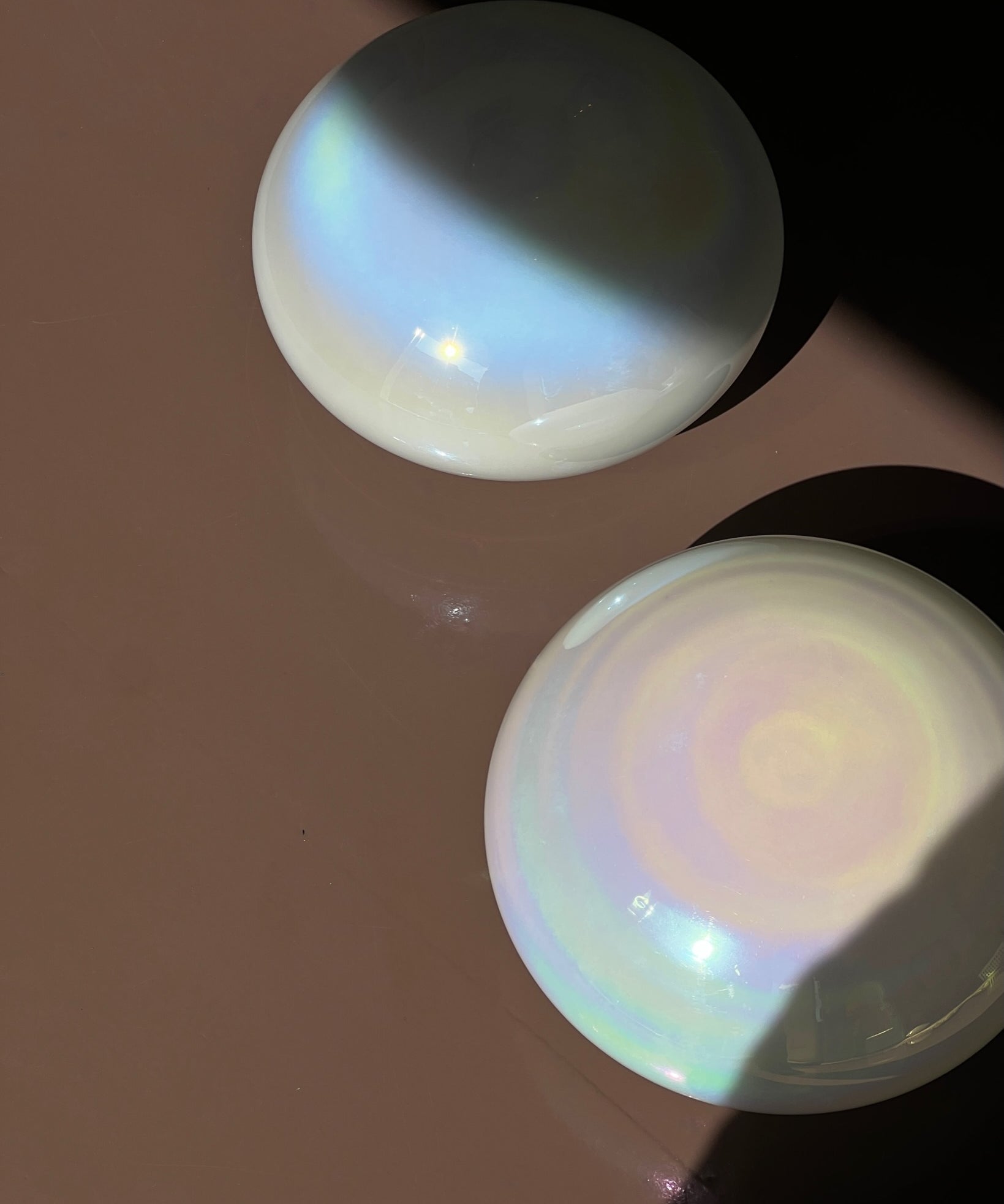 Vintage iridescent/white Murano ceiling/wall lamp (D26) (1 available)