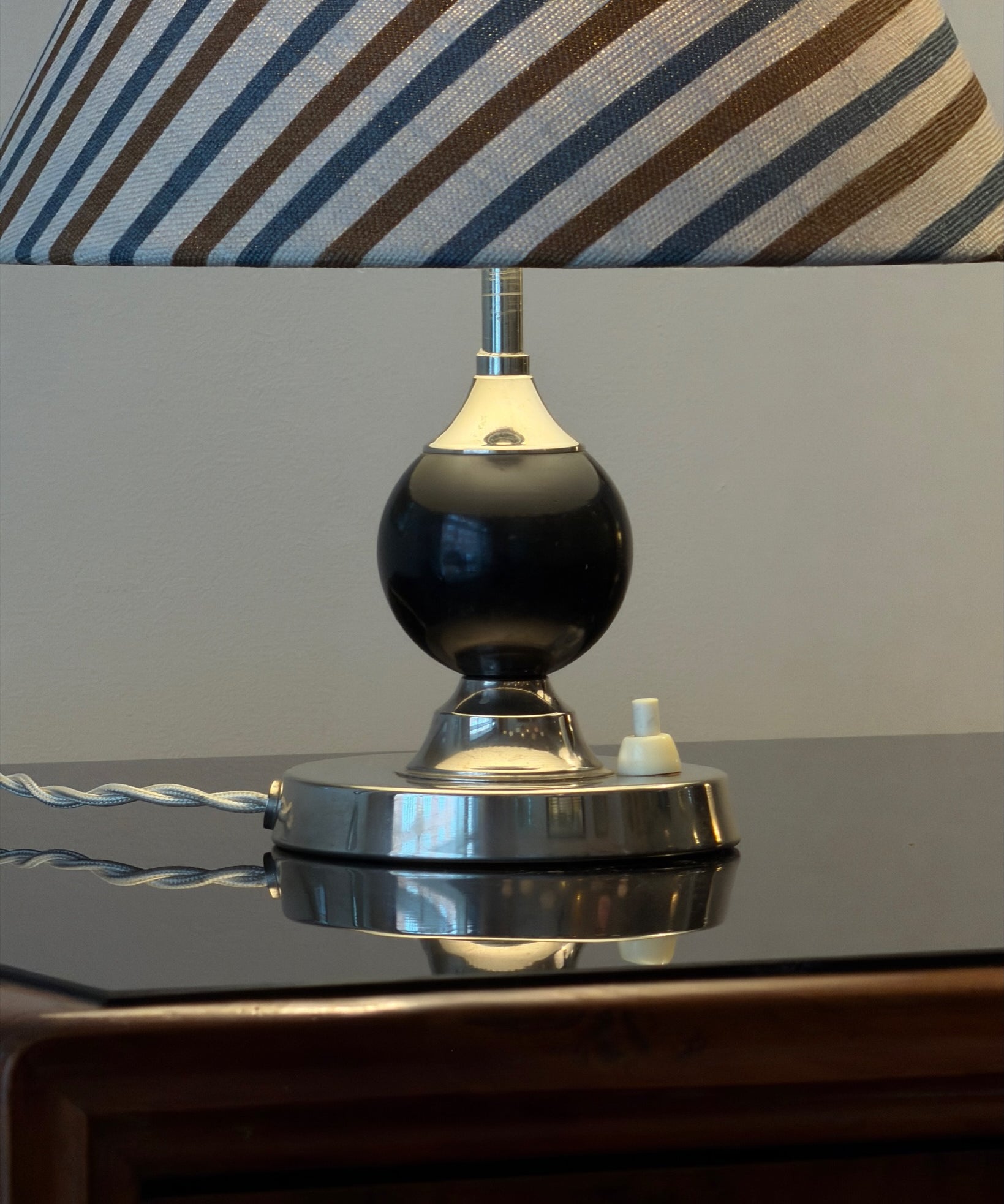 Swedish vintage Art Deco metal and wood table lamp (incl. lampshade)