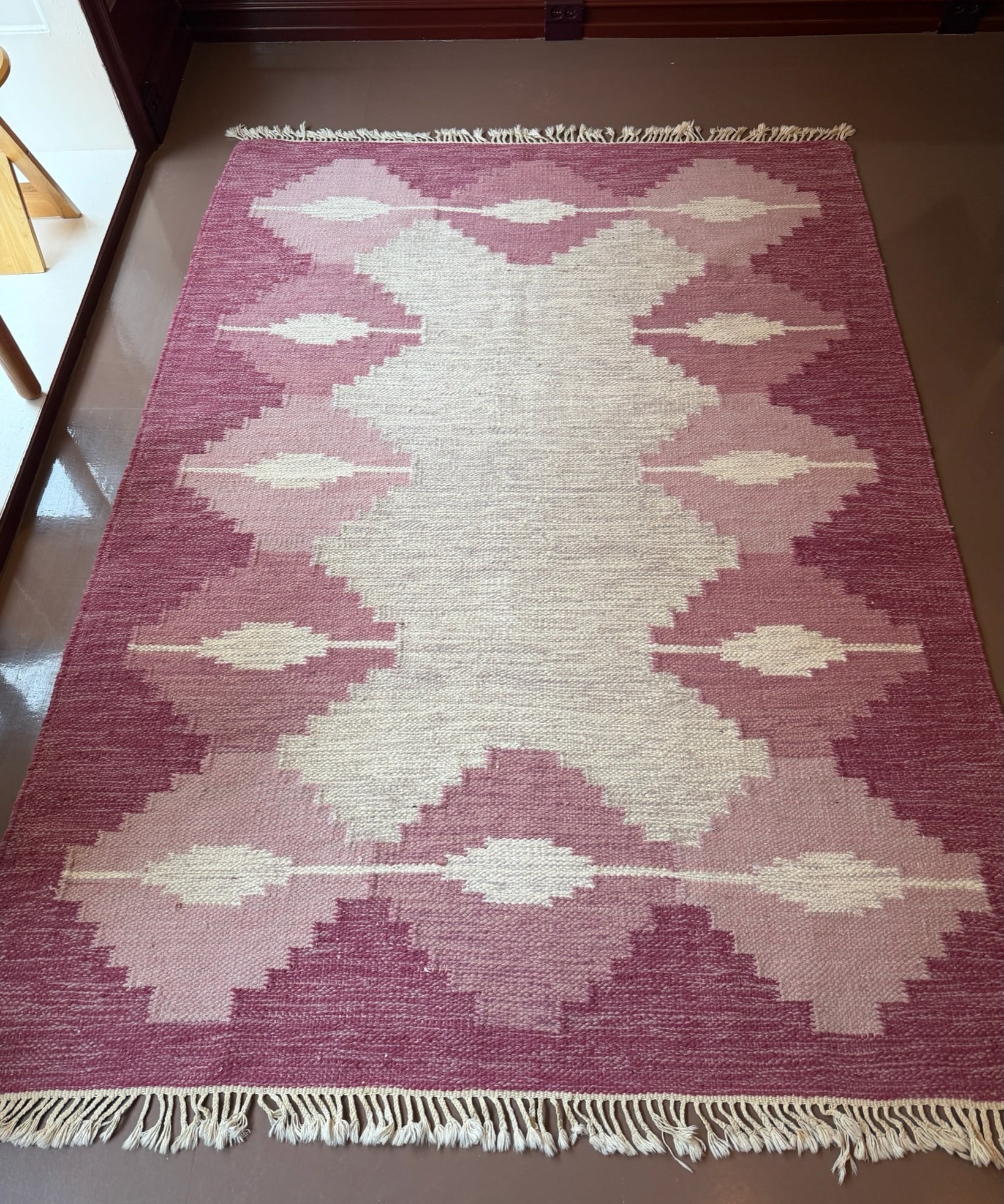 Vintage pink/purple flat weave rug