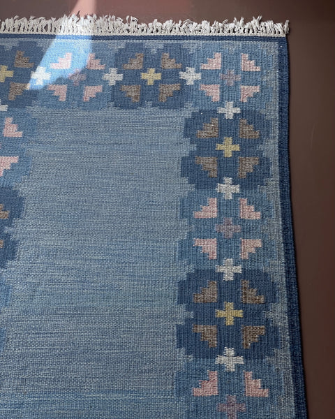 Vintage blue flat weave rug (SH)