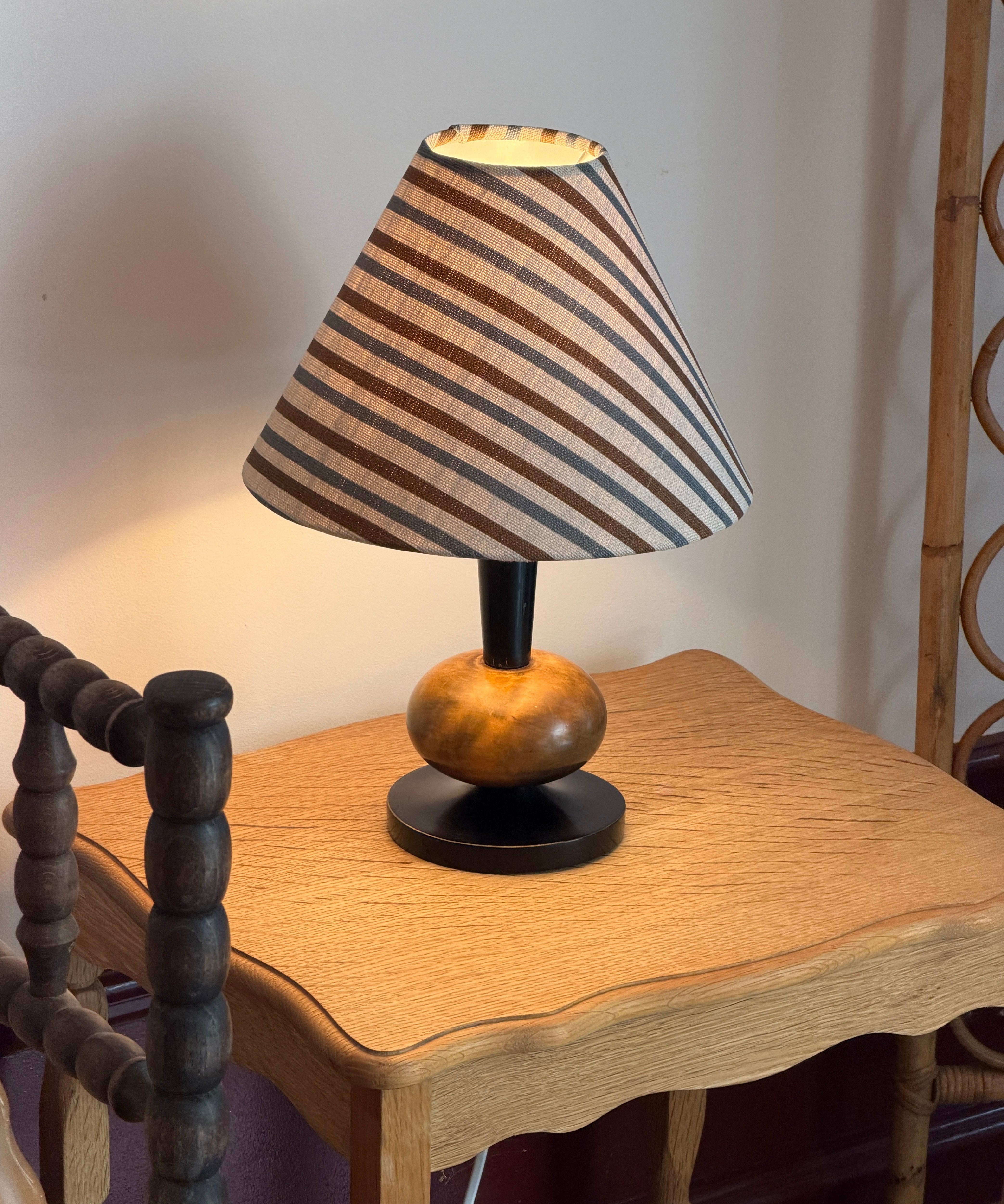 Swedish Vintage Art Deco wooden table lamp (incl. lampshade)