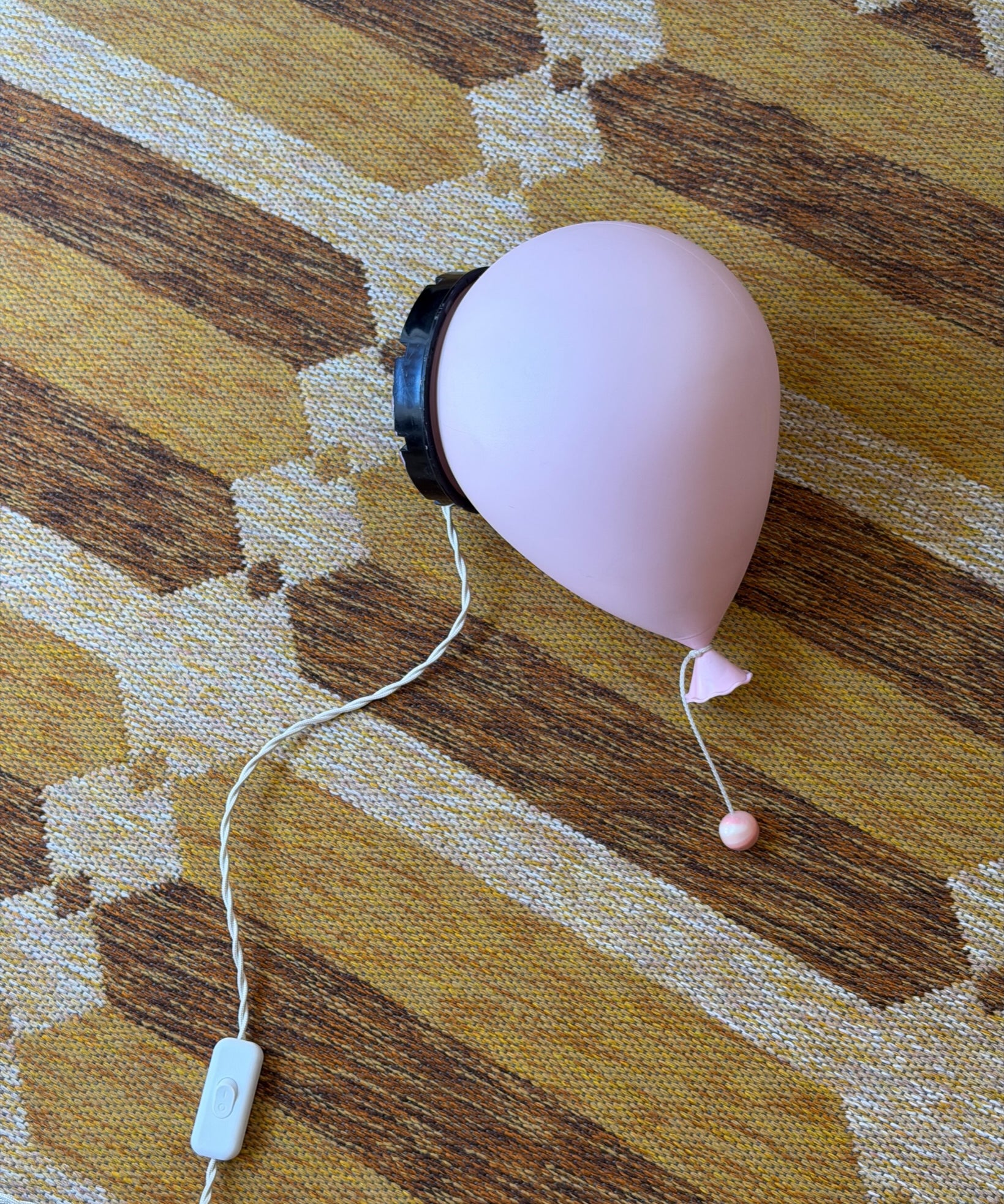 Vintage pink balloon wall lamp by Yves Christin for Bilumen (Small)