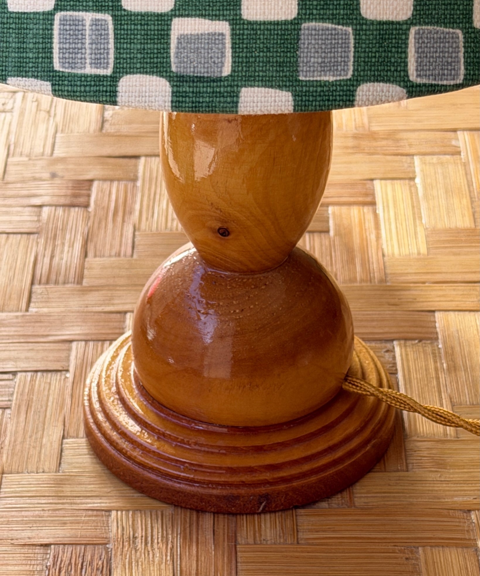 Vintage Art Deco wooden table lamp (incl. lampshade)