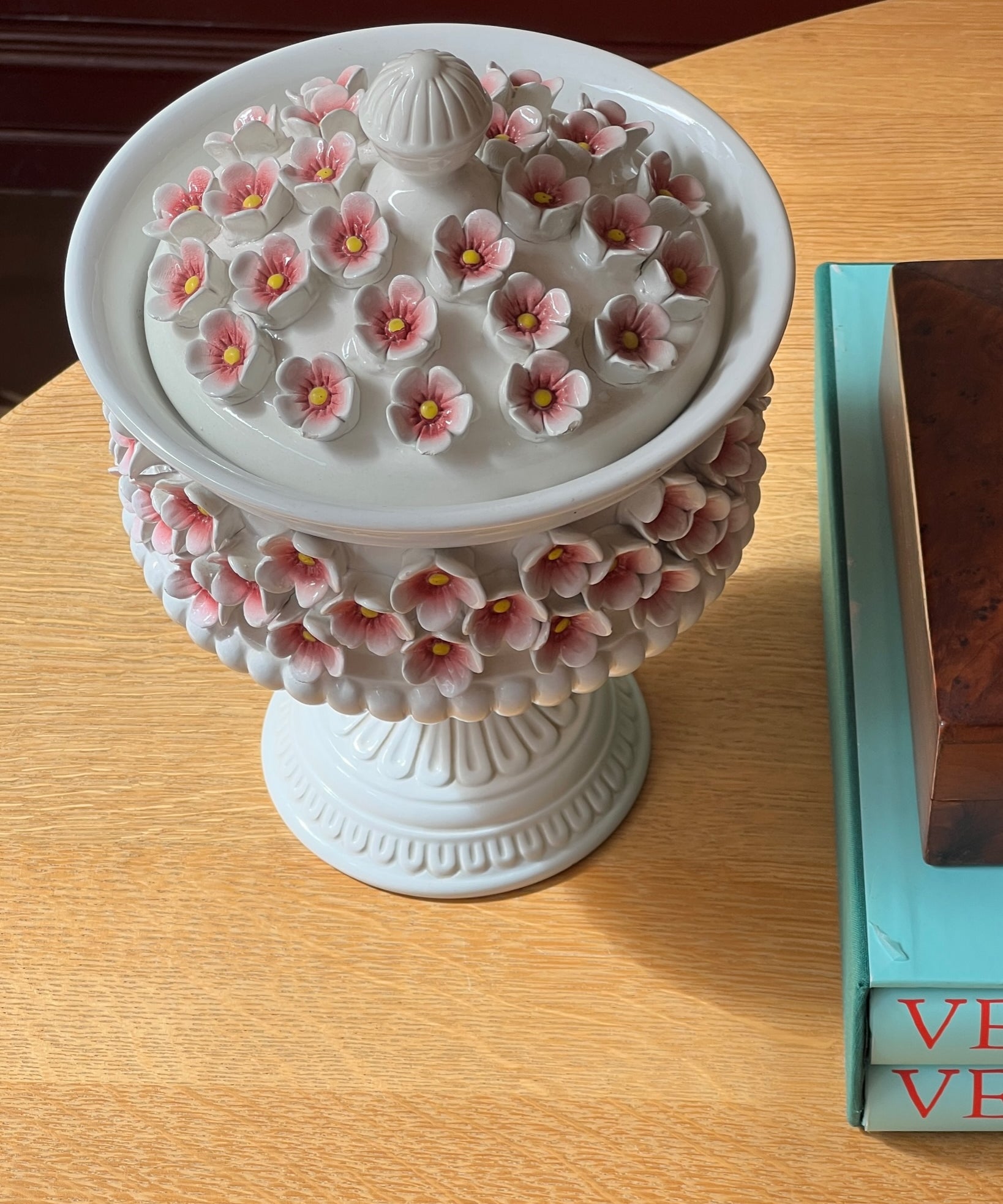 Ceramic pink flower bonbonniere