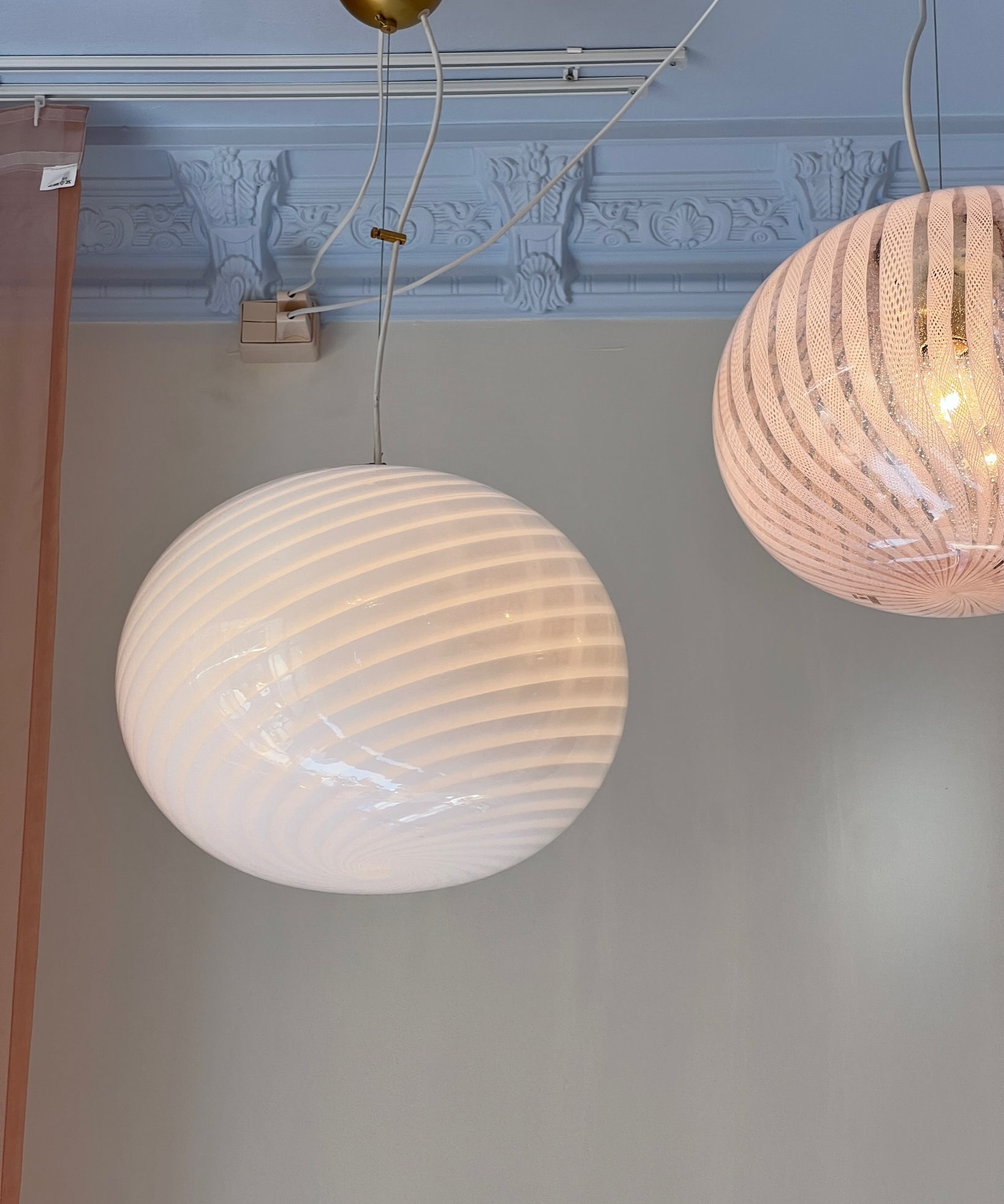 Vintage oval white swirl Murano ceiling lamp (D40)