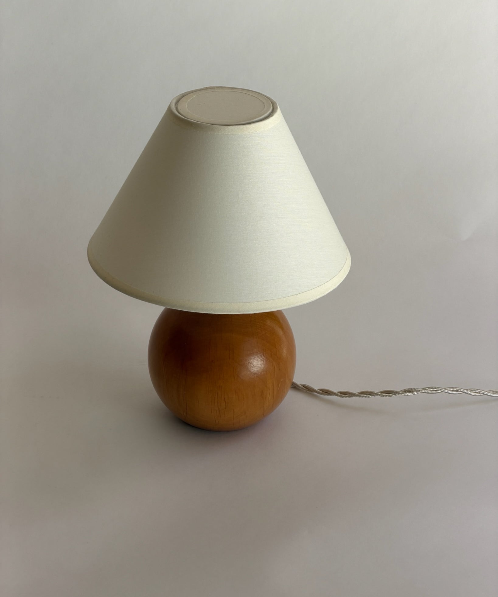 Vintage round wooden table lamp (incl. lampshade)