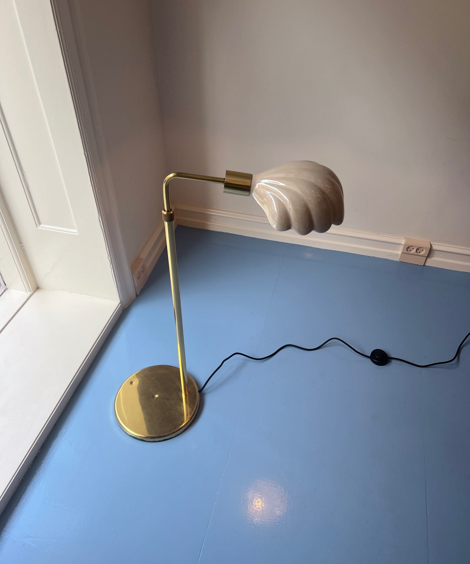 Vintage clam/shell adjustable floor lamp