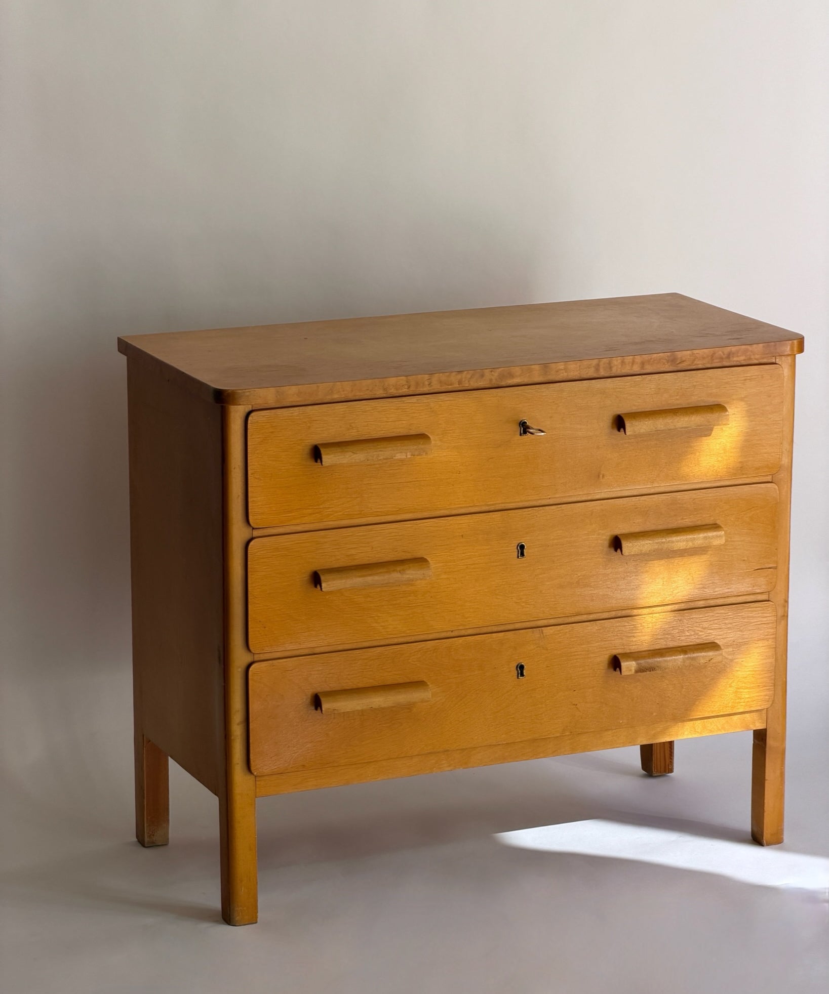 Vintage wooden chest of drawers