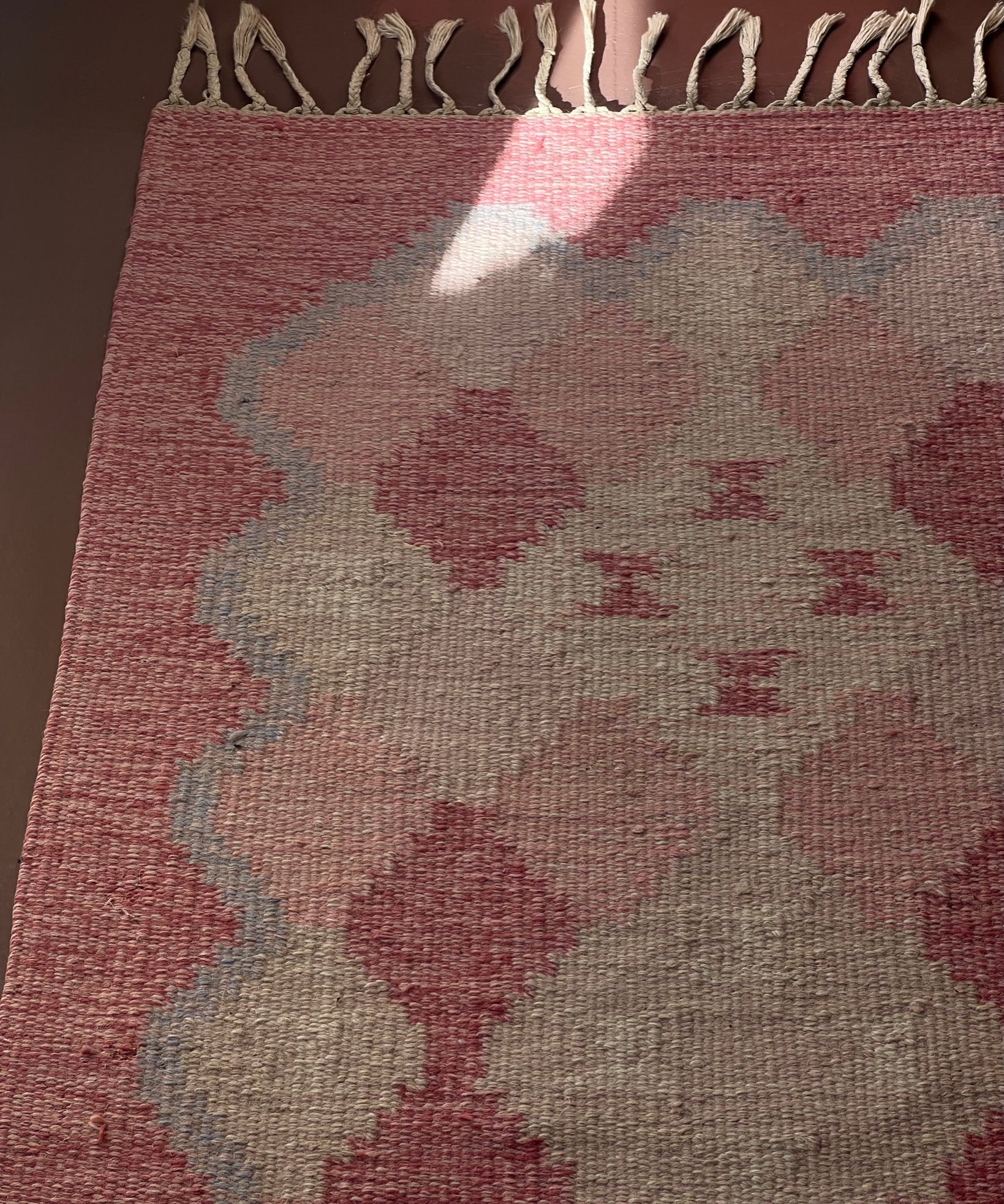 Vintage pink flat weave rug by Ingegerd Silow (IS)