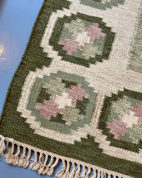 Vintage green/pink/ivory flat weave rug by Ingegerd Silow (IS)