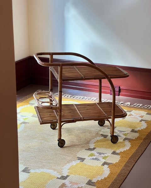 Vintage rattan trolley/table with wheels