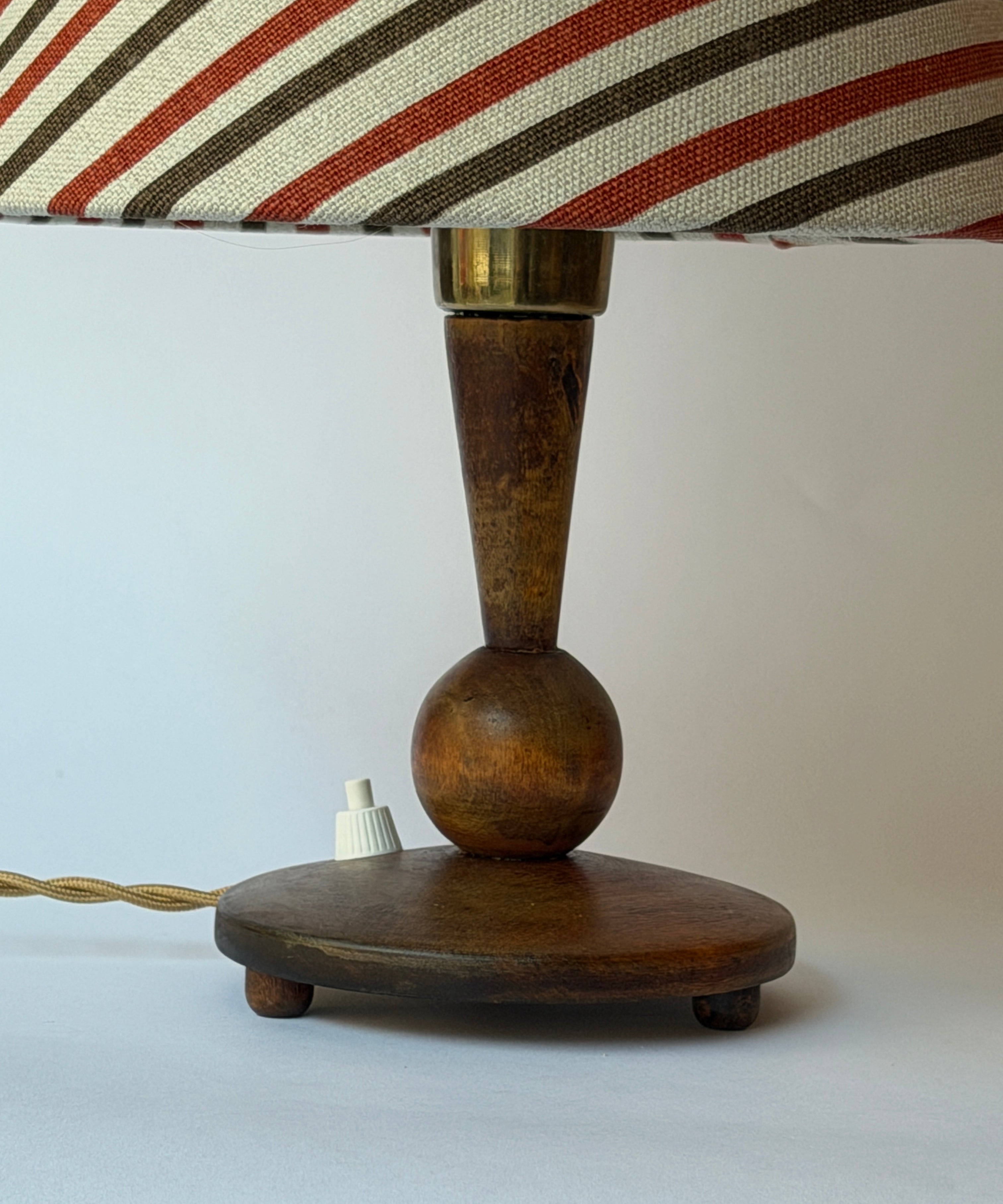 Swedish Vintage Art Deco wooden table lamp (incl. lampshade)