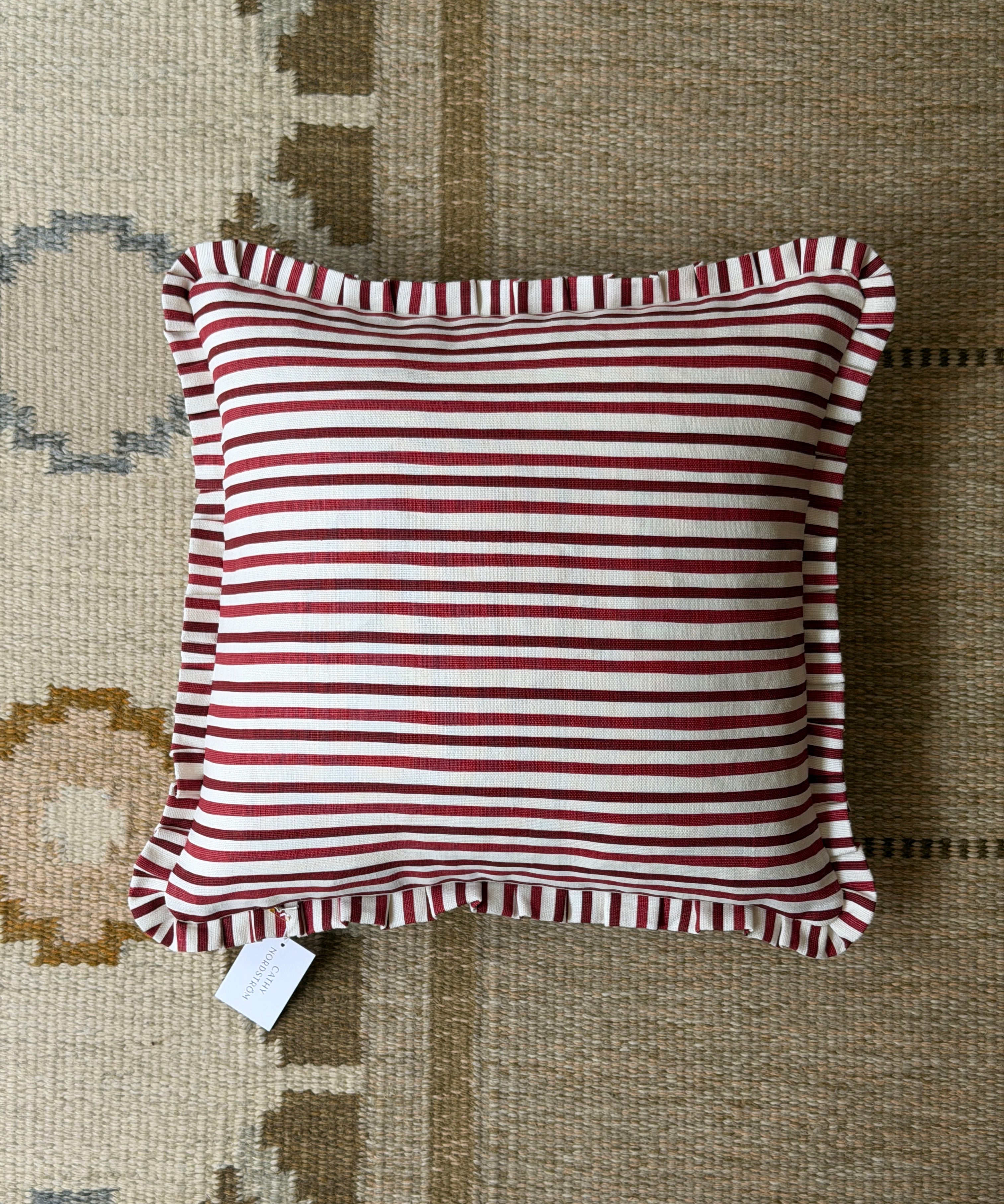 Anna-Lisa ruffled cushion - Cranberry