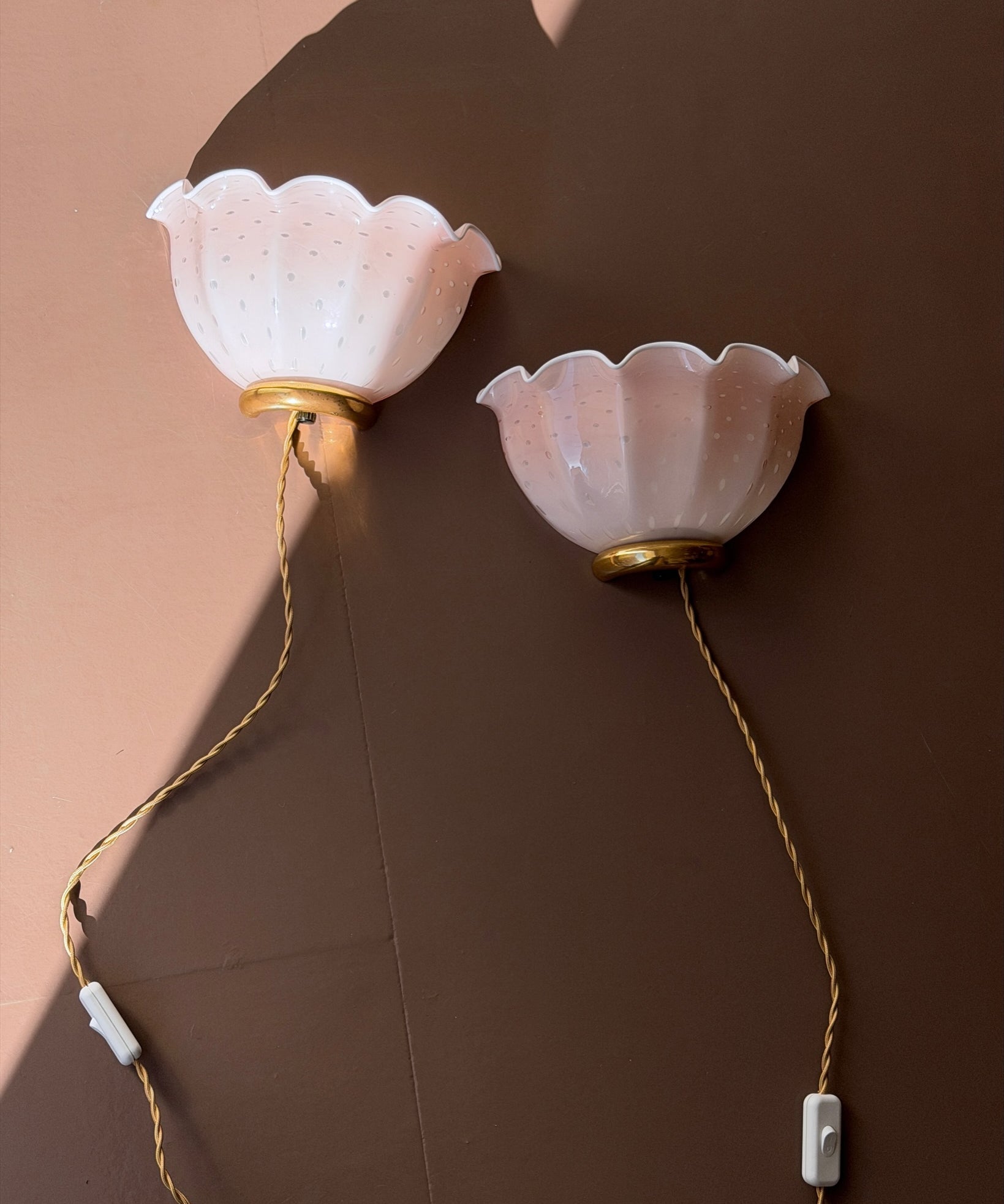 Vintage light pink dotted Murano wall lamp (2 available)