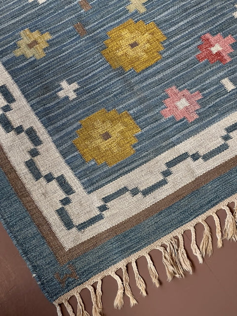 Vintage flat weave rug (Signed M)