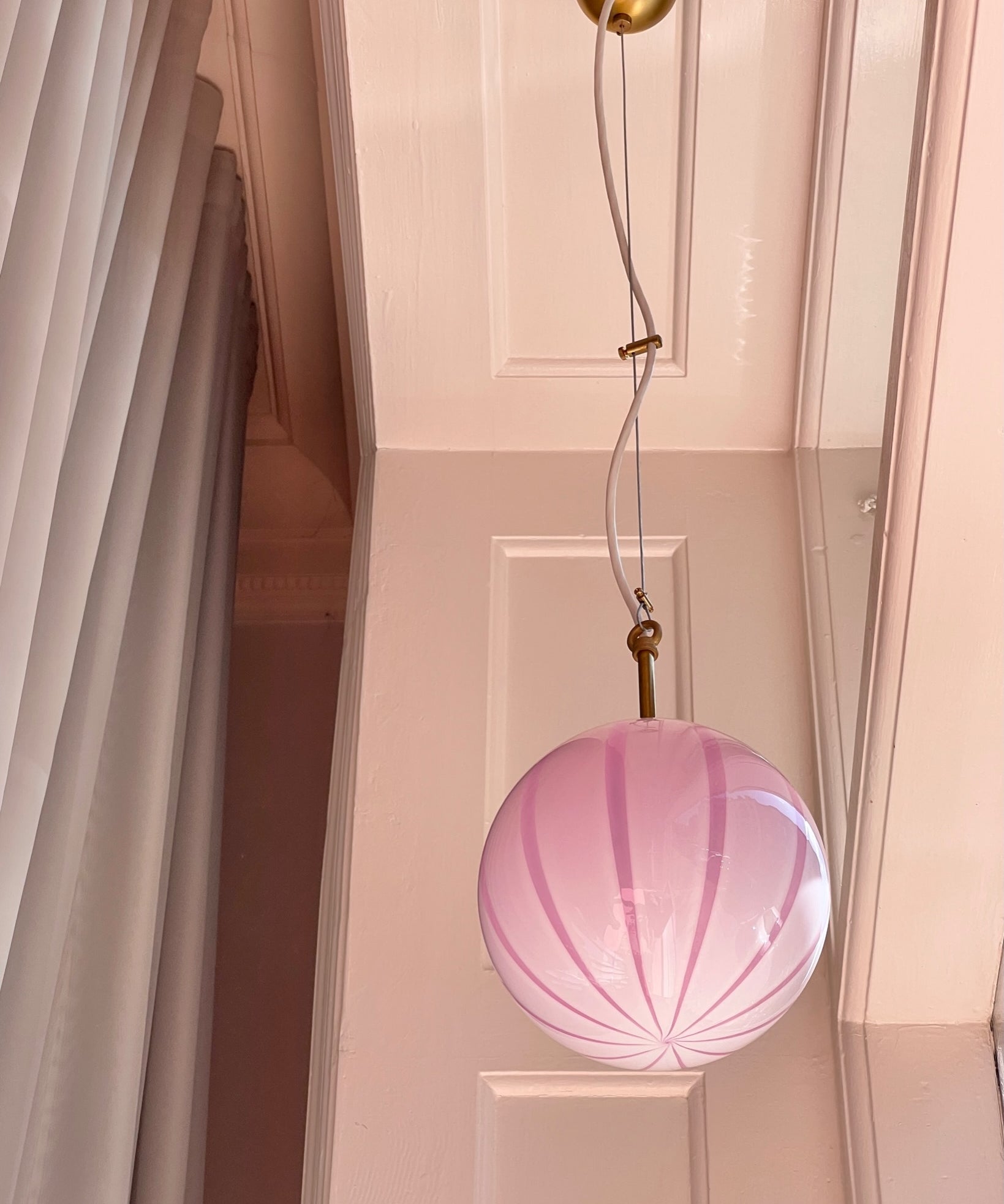 Ceiling lamp - Light pink vertical stripes (D20)