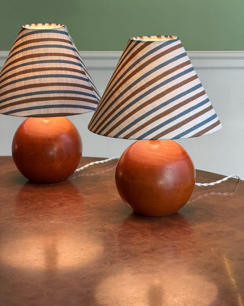 Vintage large round dark wooden table lamp (incl. lampshade) (2 available)